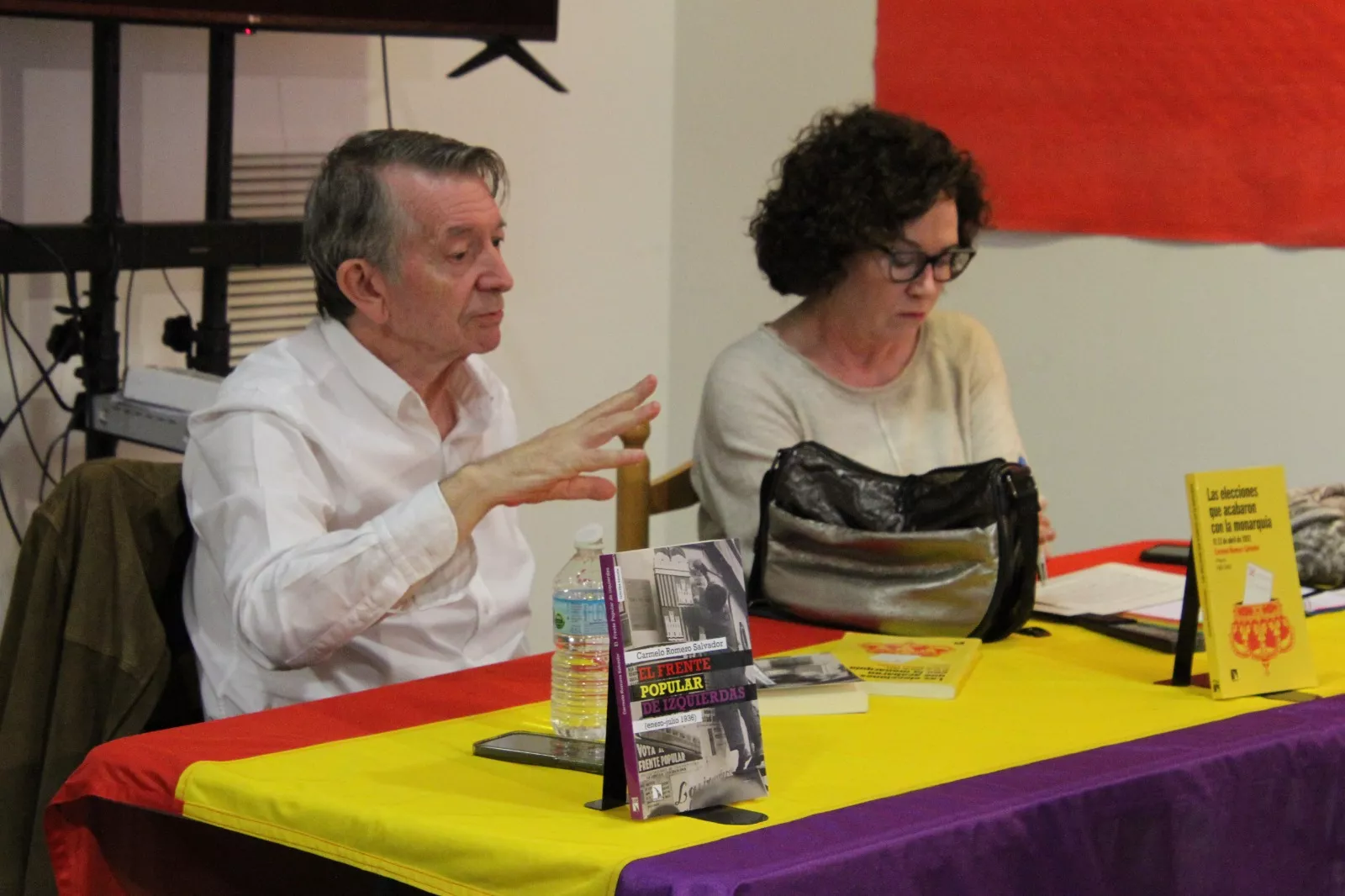 Carmen Frías y Carmelo Romero clausuran las XVIII jornadas republicanas de Huesca. Foto Carlos Neofato