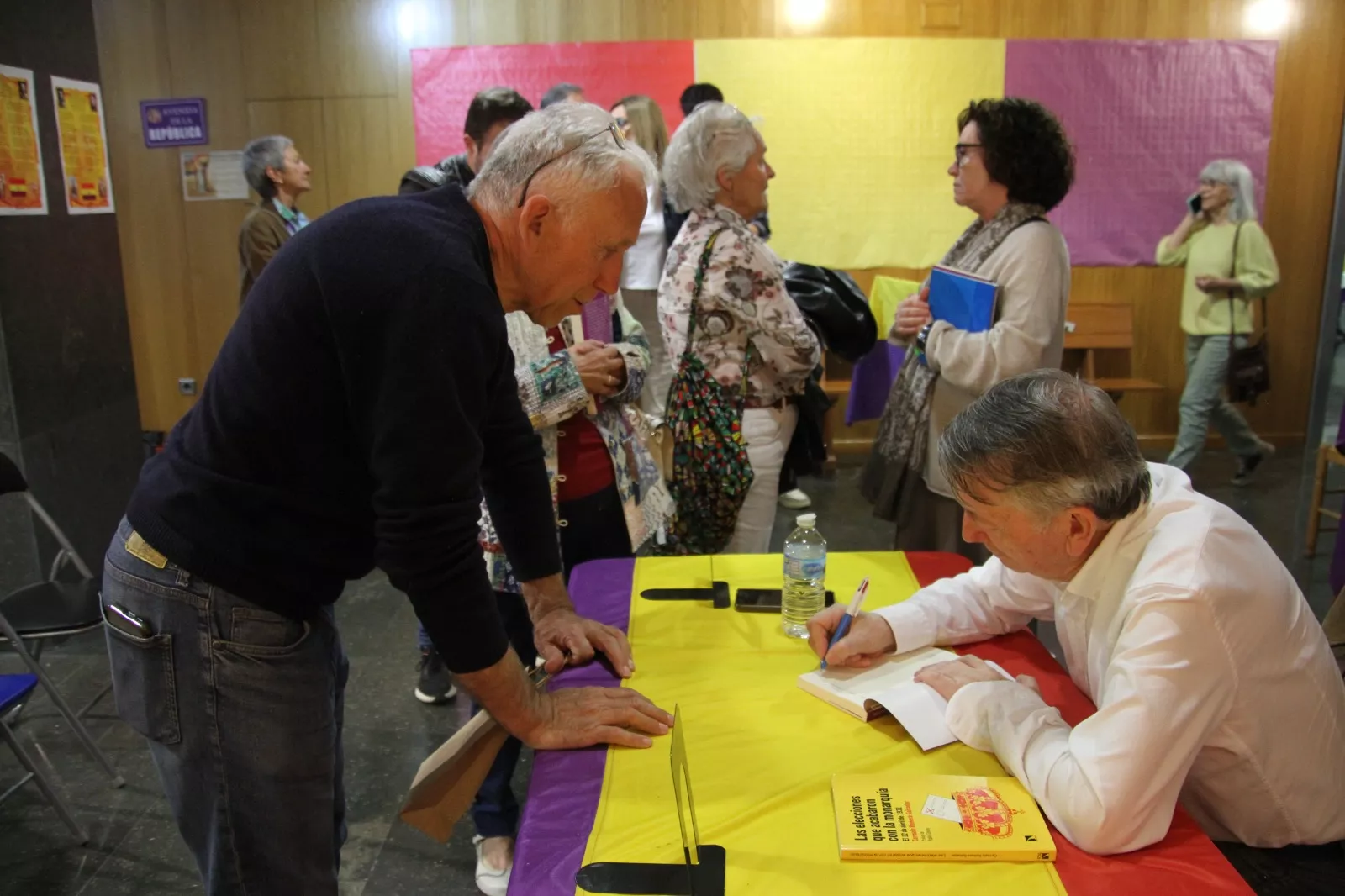 Carmen Frías y Carmelo Romero clausuran las XVIII jornadas republicanas de Huesca. Foto Carlos Neofato