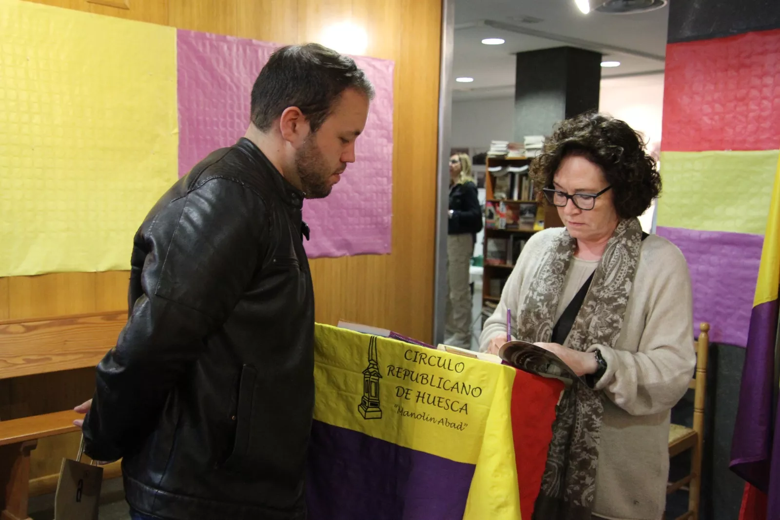 Carmen Frías y Carmelo Romero clausuran las XVIII jornadas republicanas de Huesca. Foto Carlos Neofato