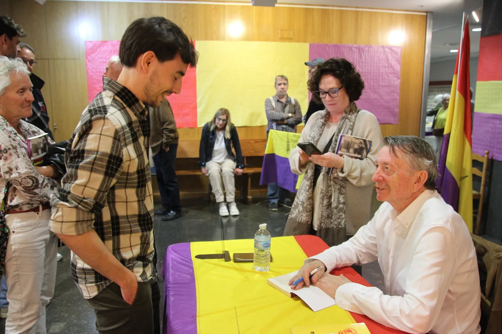 Carmen Frías y Carmelo Romero clausuran las XVIII jornadas republicanas de Huesca. Foto Carlos Neofato