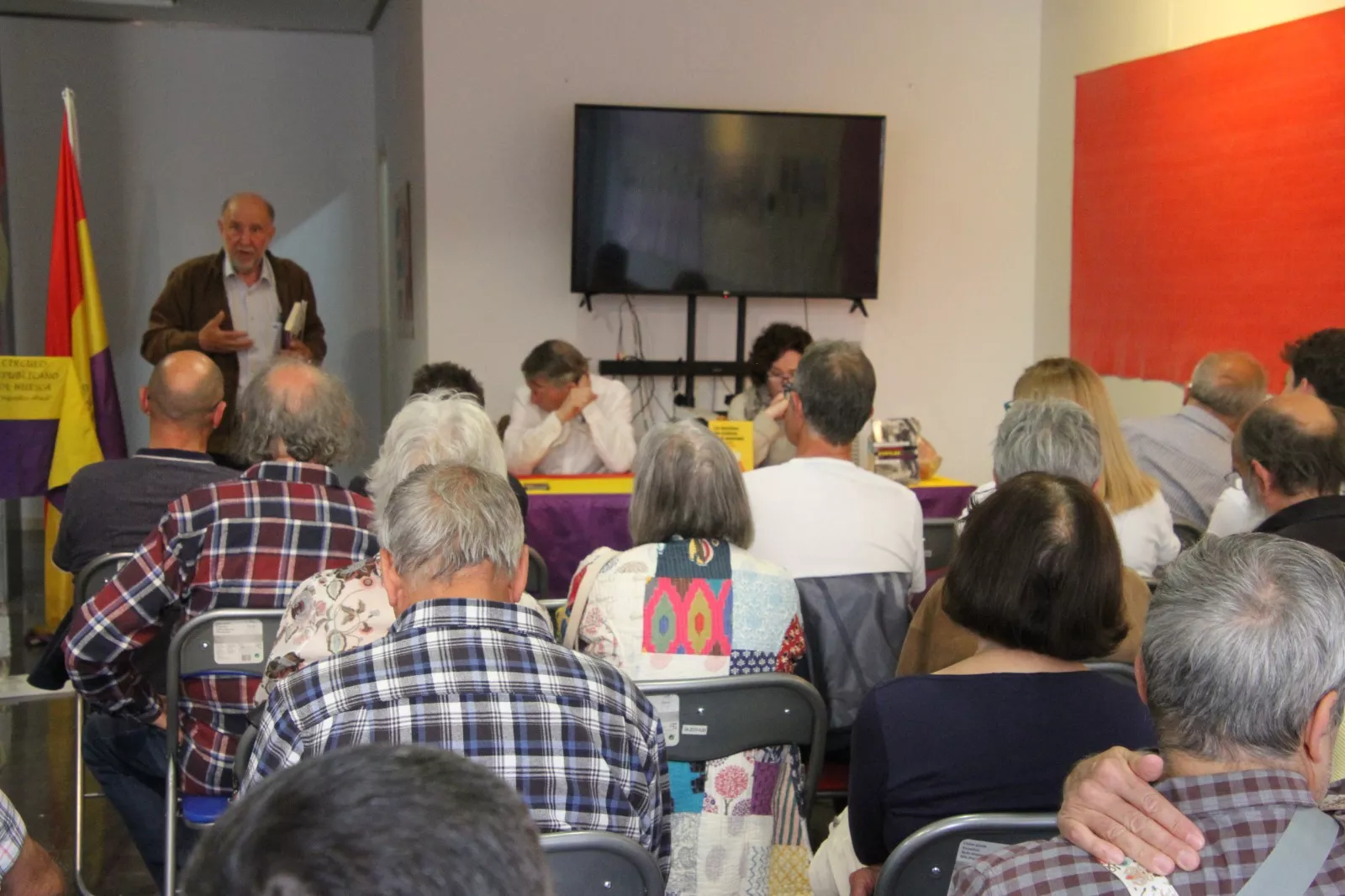 Carmen Frías y Carmelo Romero clausuran las XVIII jornadas republicanas de Huesca. Foto Carlos Neofato