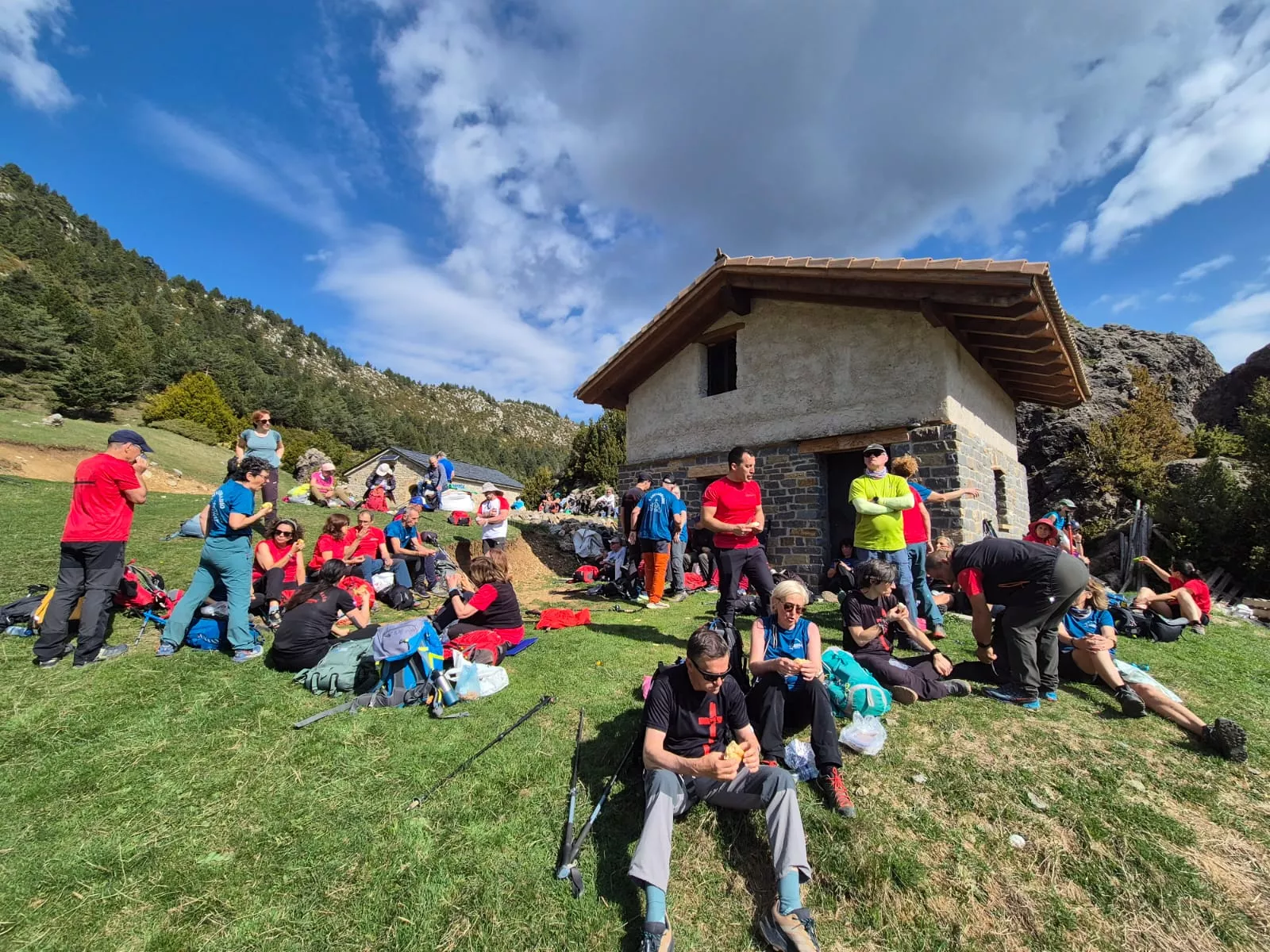 Inauguración del sendero PR-HU 134 de la Vuelta del Turbón. Foto Juanlu Herrero