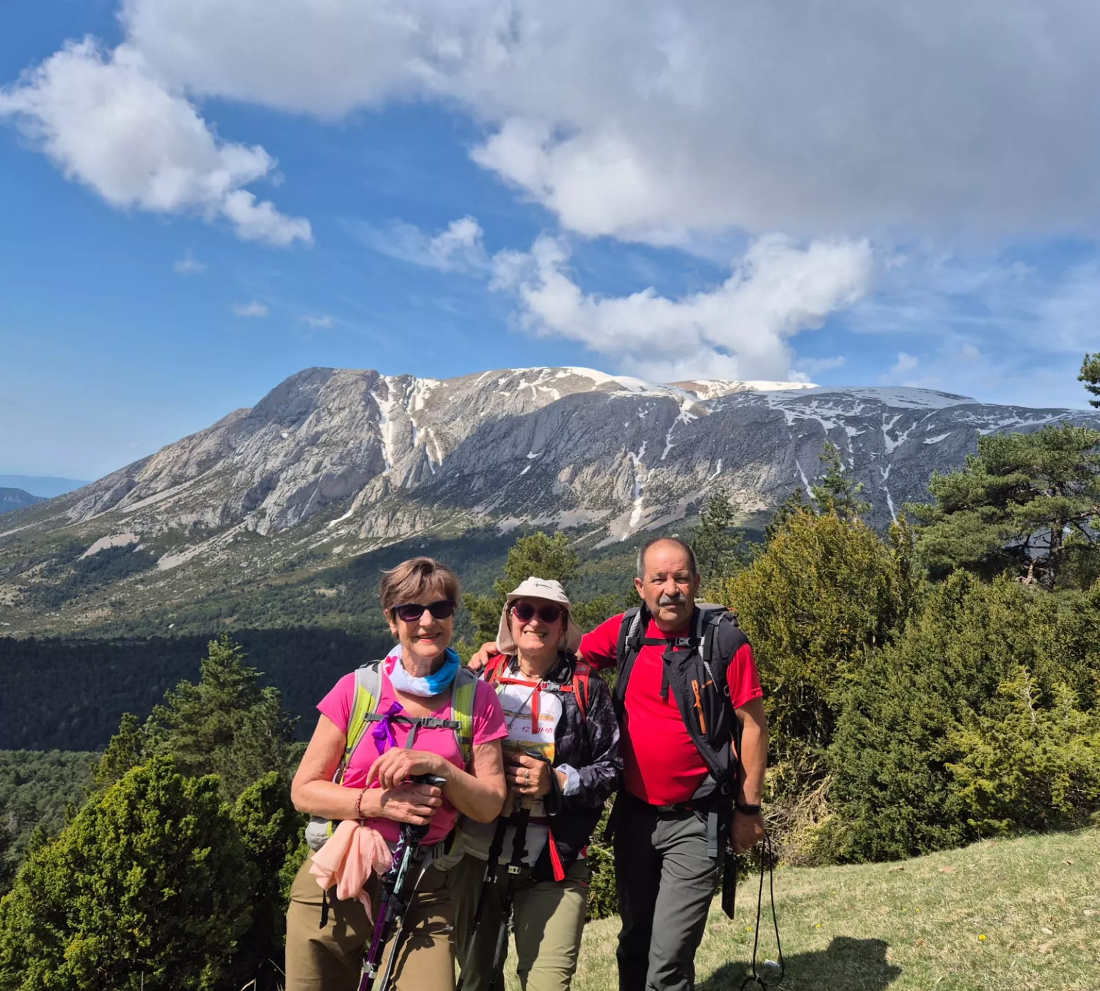 Inauguración del sendero PR-HU 134 de la Vuelta del Turbón. Foto Juanlu Herrero