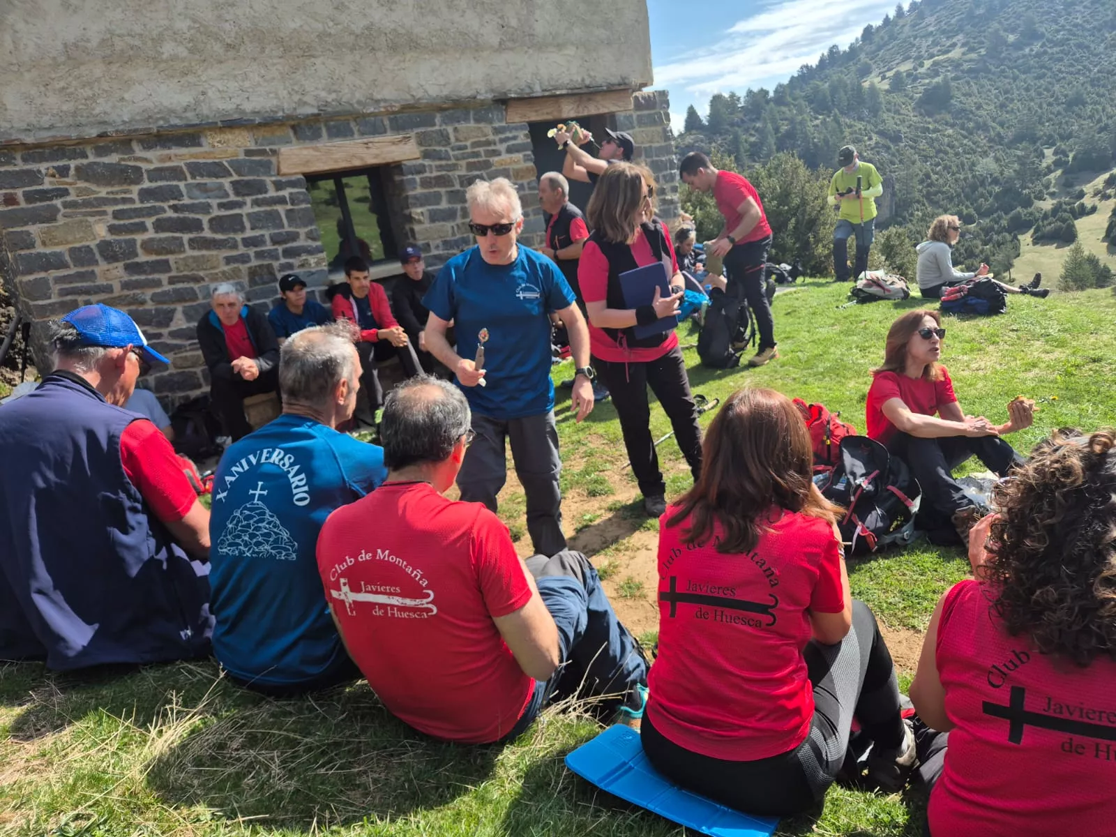 Inauguración del sendero PR-HU 134 de la Vuelta del Turbón. Foto Juanlu Herrero
