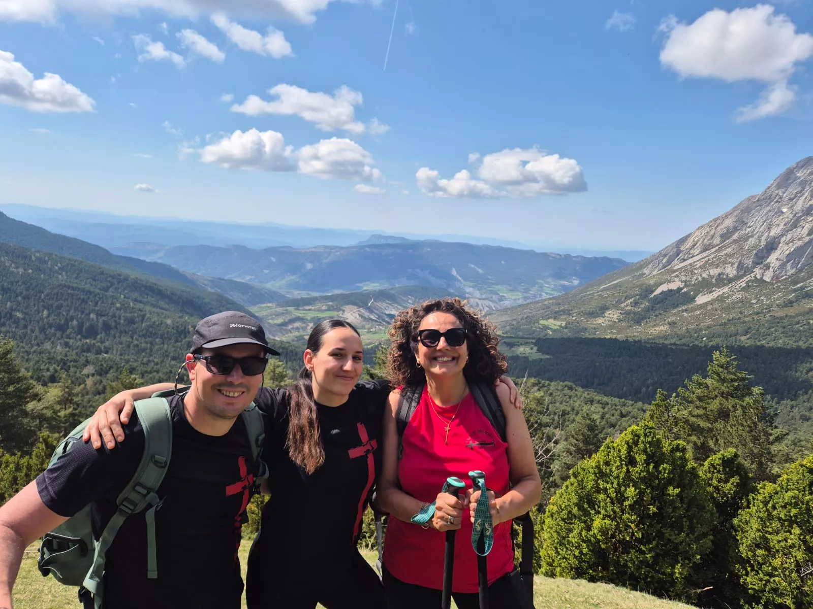 Inauguración del sendero PR-HU 134 de la Vuelta del Turbón. Foto Juanlu Herrero
