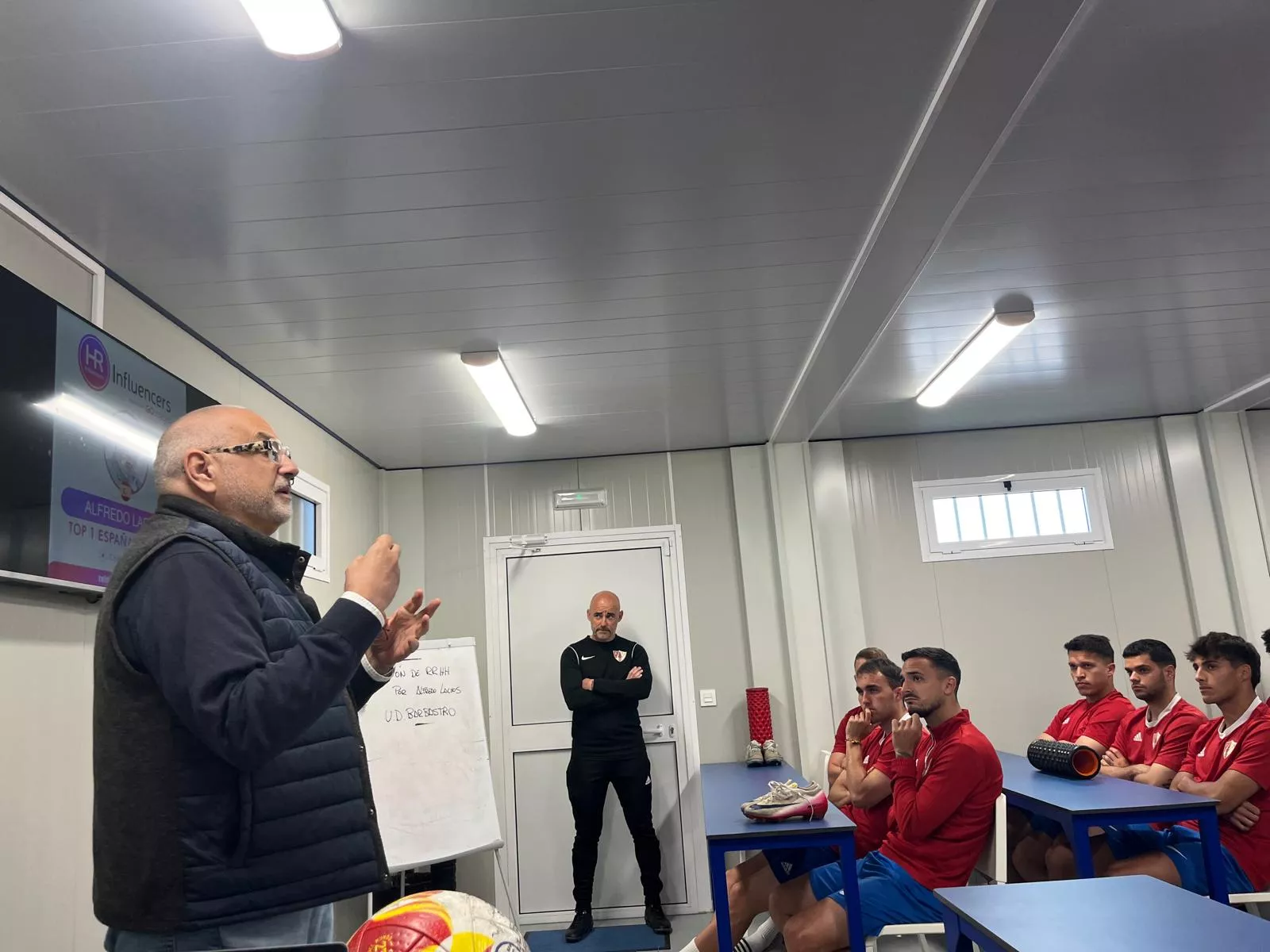 Alfredo Lachos, en la charla con la UD Barbastro.