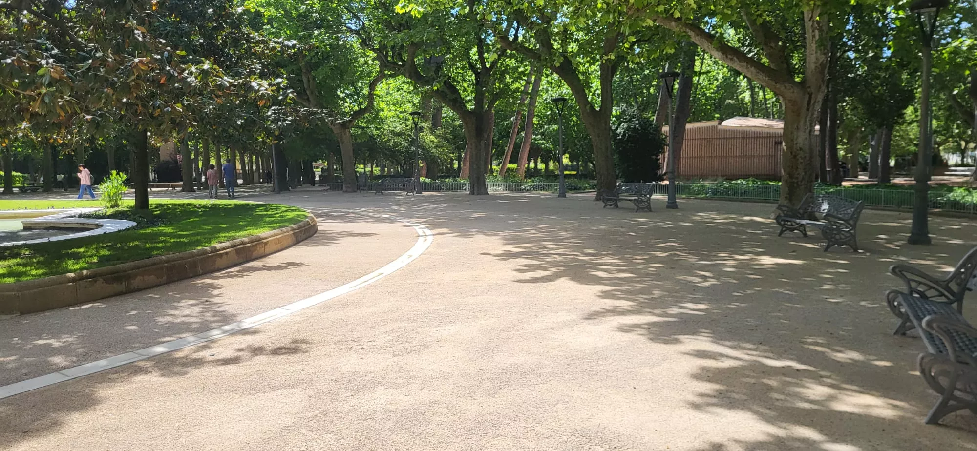 Renovación de viales principales en el parque Miguel Servet de Huesca. Foto Mercedes Manterola