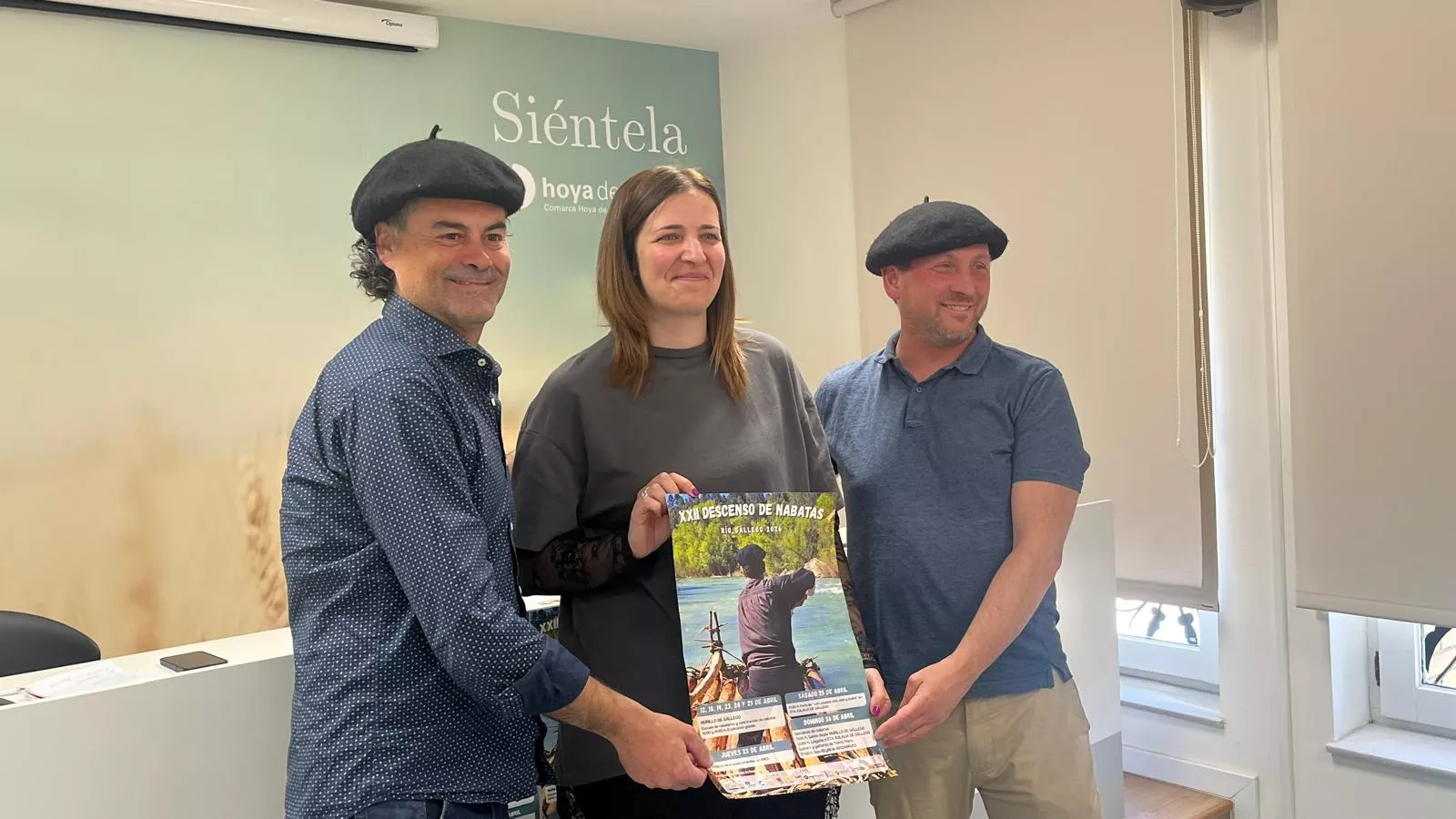 Fran Fraguas, Mónica Soler e Iñaki Bes en la presentación del XII Descenso de Nabatas por el río Gállego. Foto Mercedes Manterola