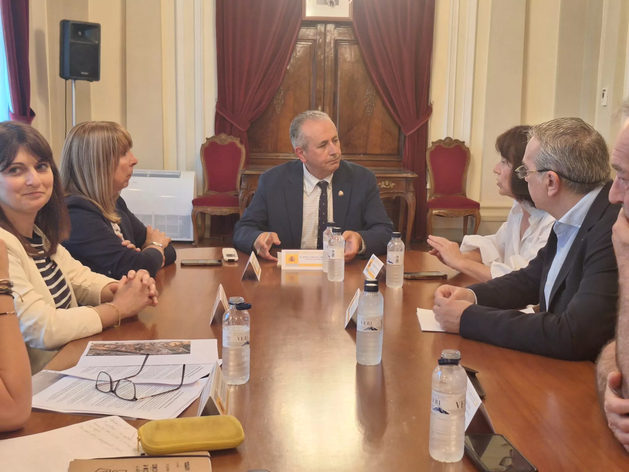 Reunión del subdelegado en Huesca con agentes sociales y empresariales para abordar la situación de la variante de Sabiñánigo.
