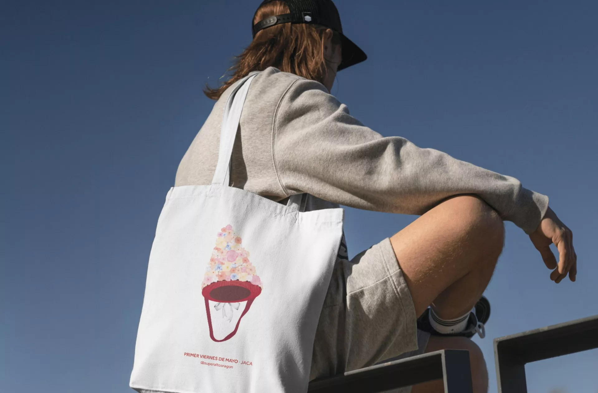 Bolsa del Primer Viernes de Mayo. Supermercados Altoaragón lanza las bolsas de tela Nuestras Fiestas, compra con identidad de cada ciudad