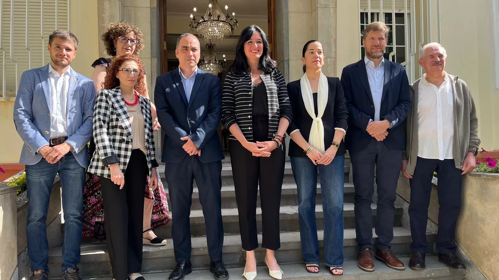Participantes en el arranque de la lectura continuada de 'Crónica del Alba'. Foto Mercedes Manterola