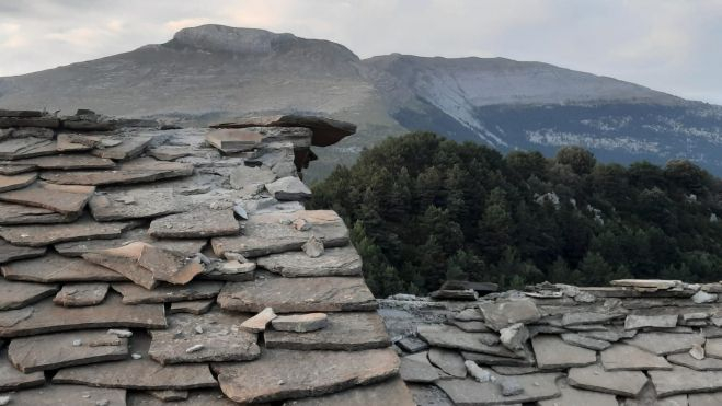 El rayo ha causado daños en el tejado de la ermita de la Virgen de la Peña El rayo ha causado daños en el tejado de la ermita de la Virgen de la Peña