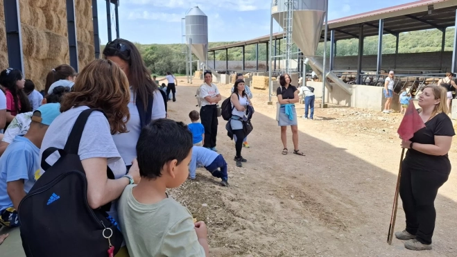 Nerea Sarasa y Daniel Viñuales han sido los anfitriones de los alumnos.