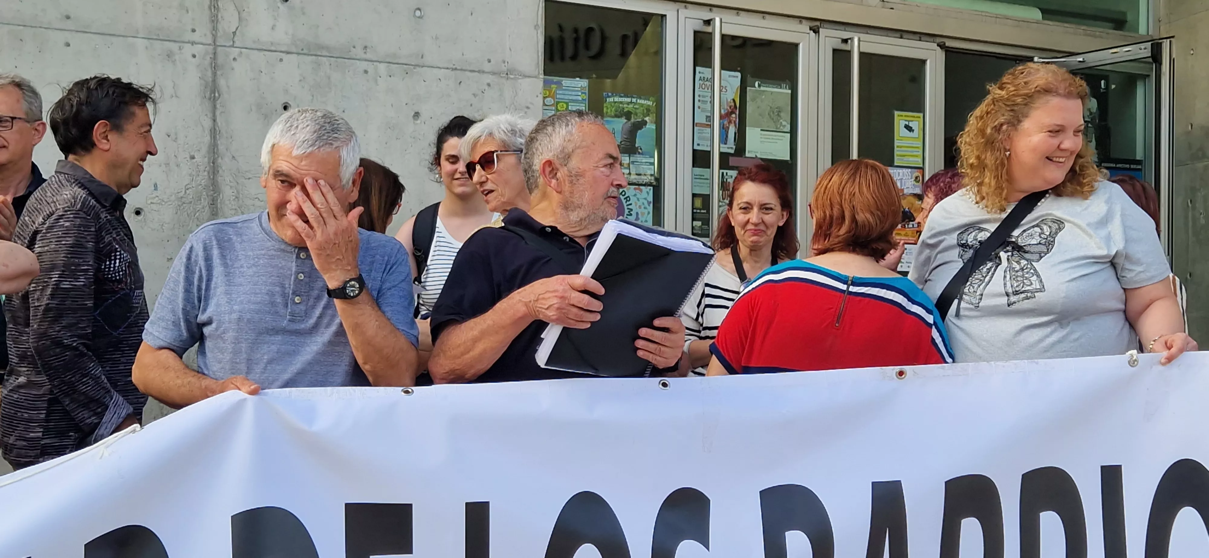 Concentración por la reapertura de la Biblioteca Ramón J. Sender. Foto Myriam Martínez