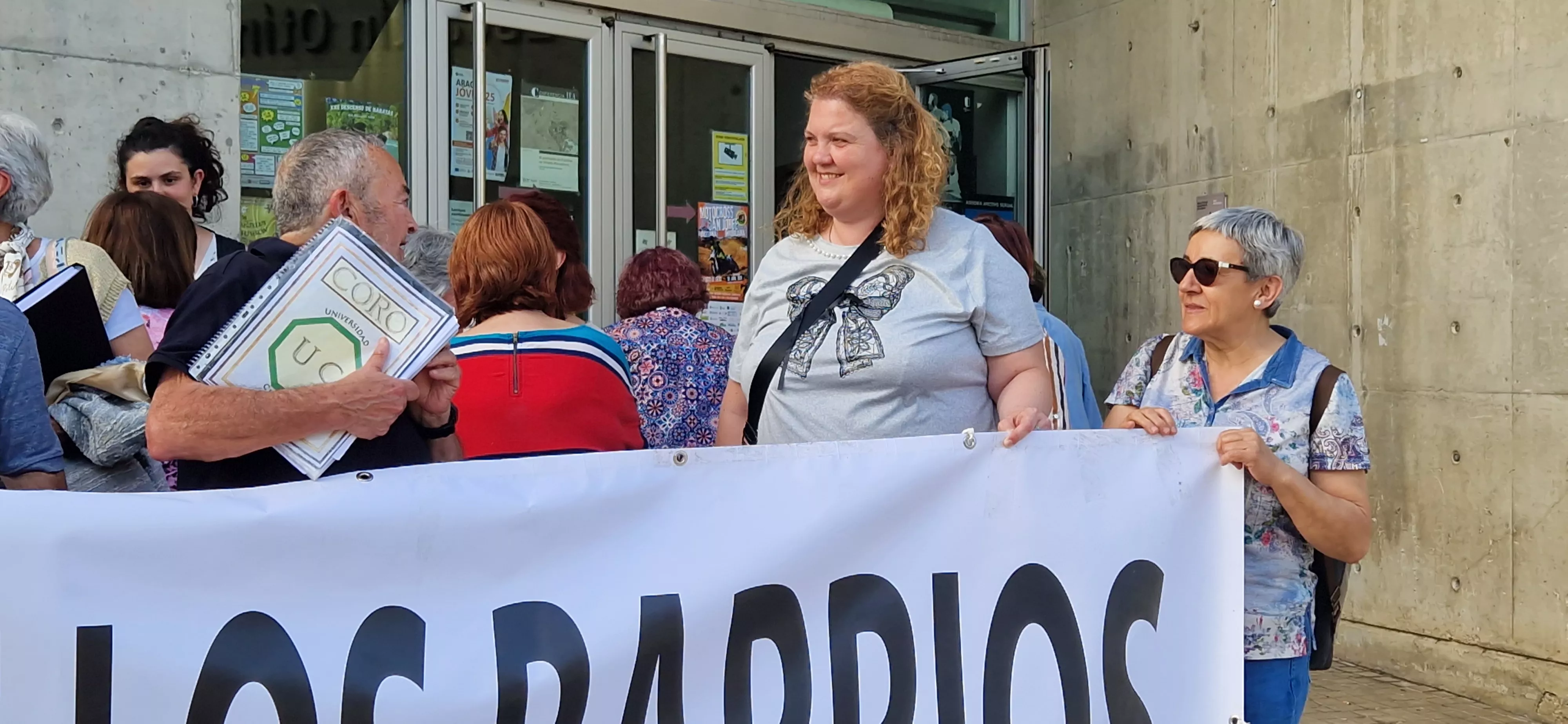 Concentración por la reapertura de la Biblioteca Ramón J. Sender. Foto Myriam Martínez