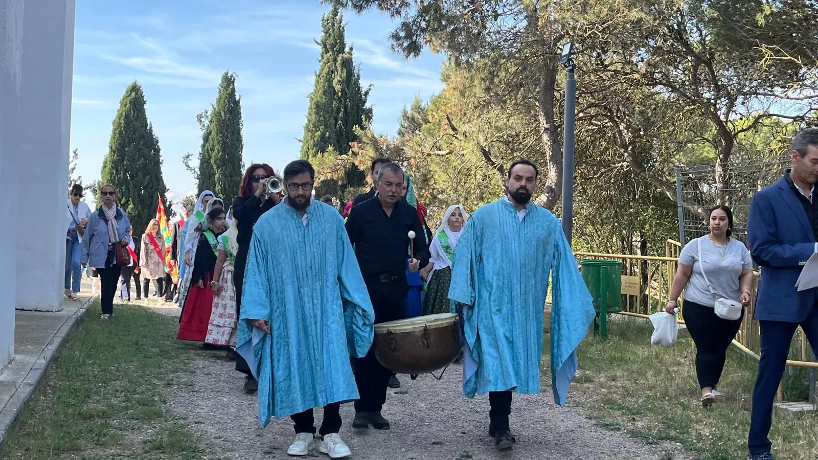 Celebración de la misa en la ermita en el Día de San Jorge. Foto Mercedes Manterola