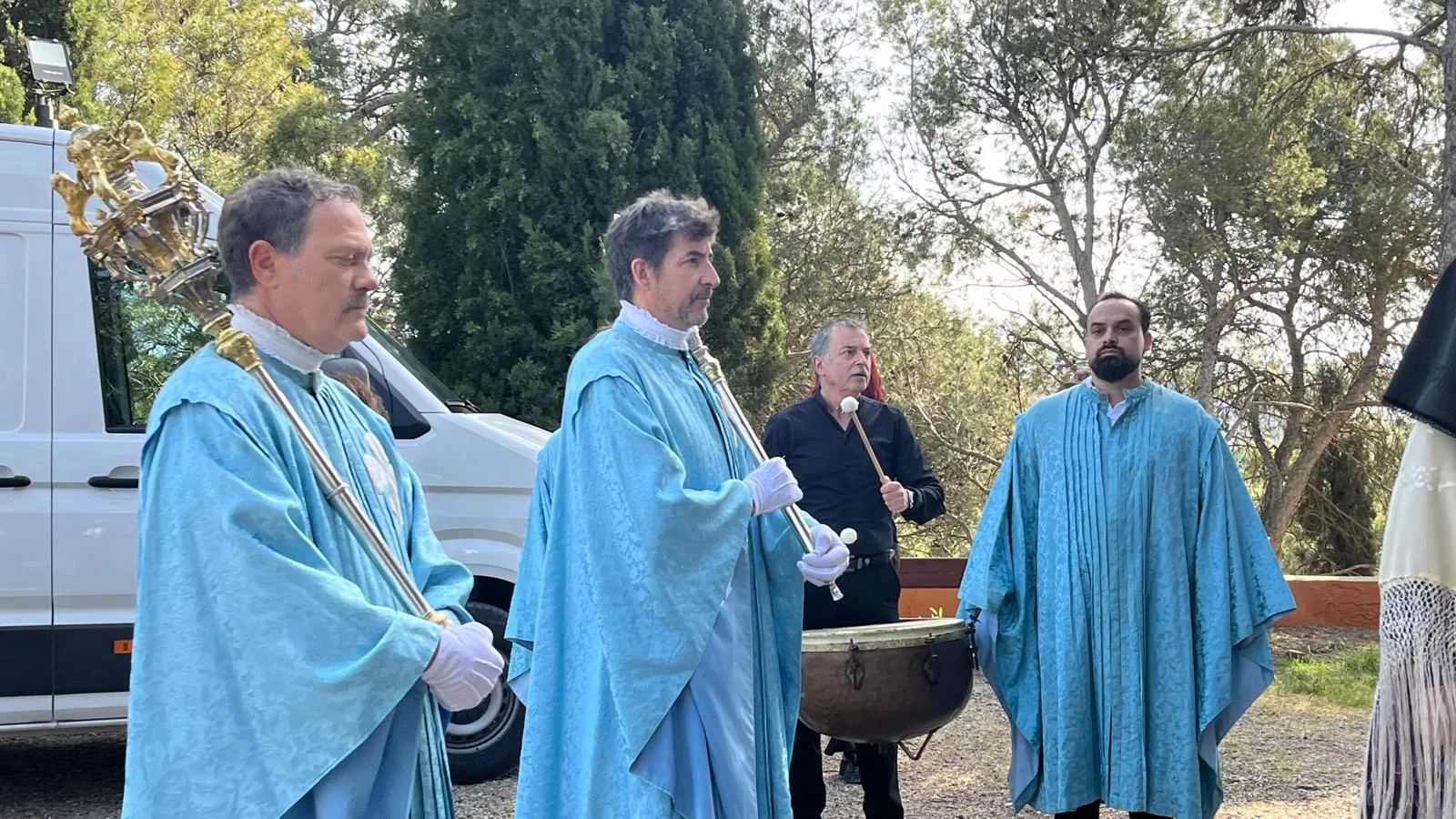 Celebración de la misa en la ermita en el Día de San Jorge. Foto Mercedes Manterola