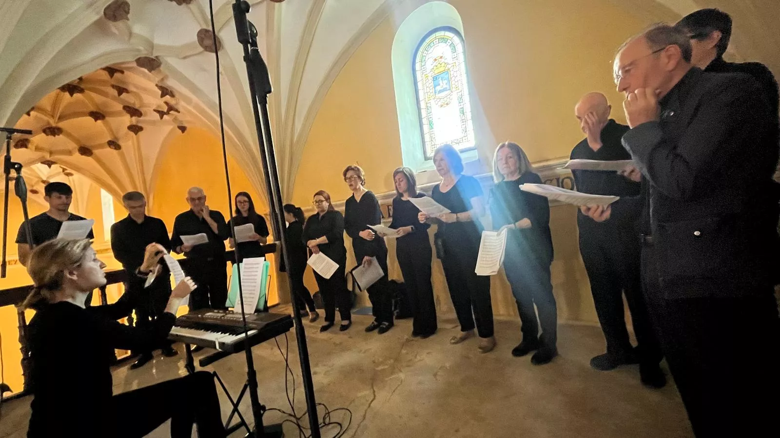 Celebración de la misa en la ermita en el Día de San Jorge. Foto Mercedes Manterola