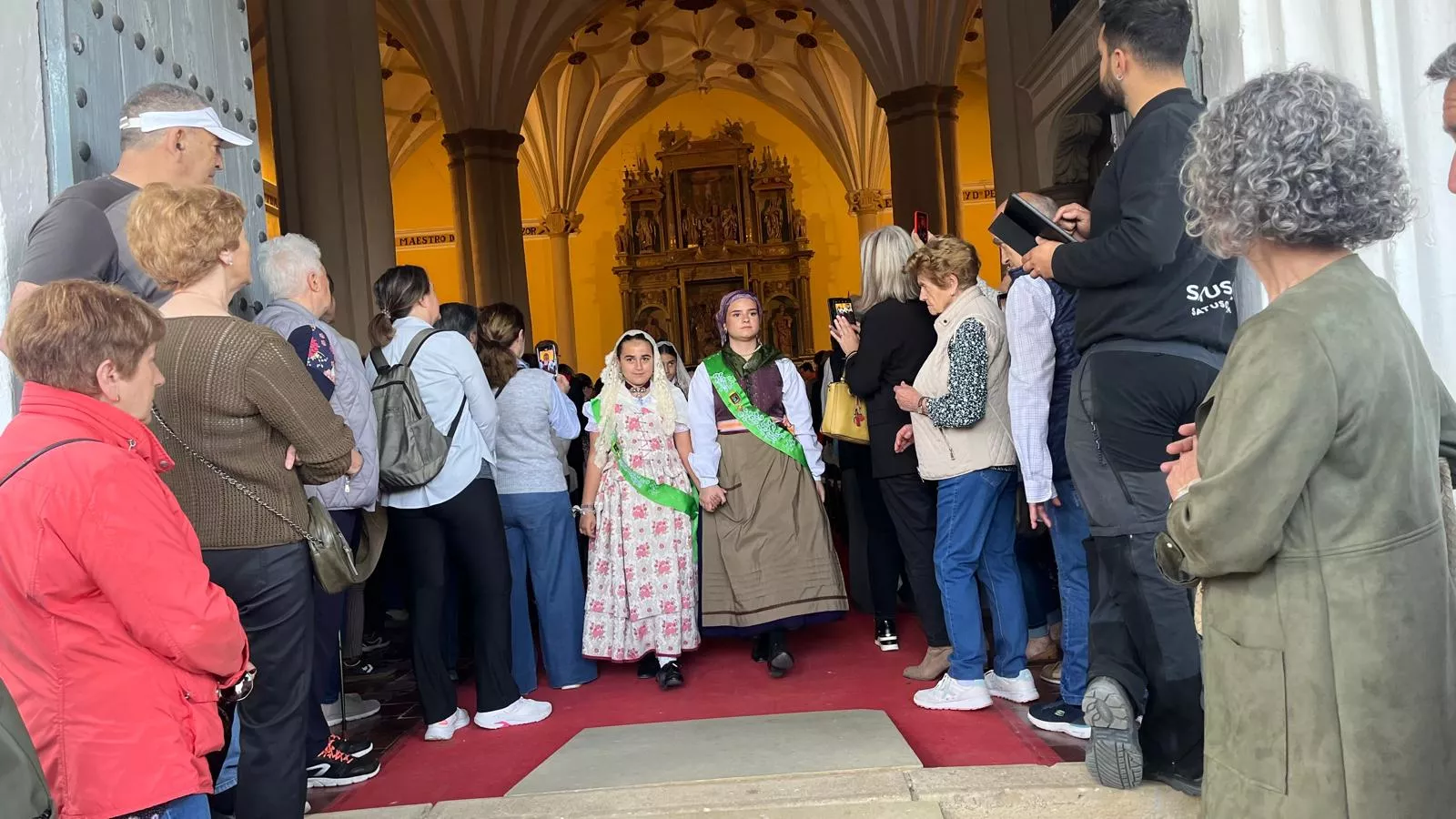 Celebración de la misa en la ermita en el Día de San Jorge. Foto Mercedes Manterola