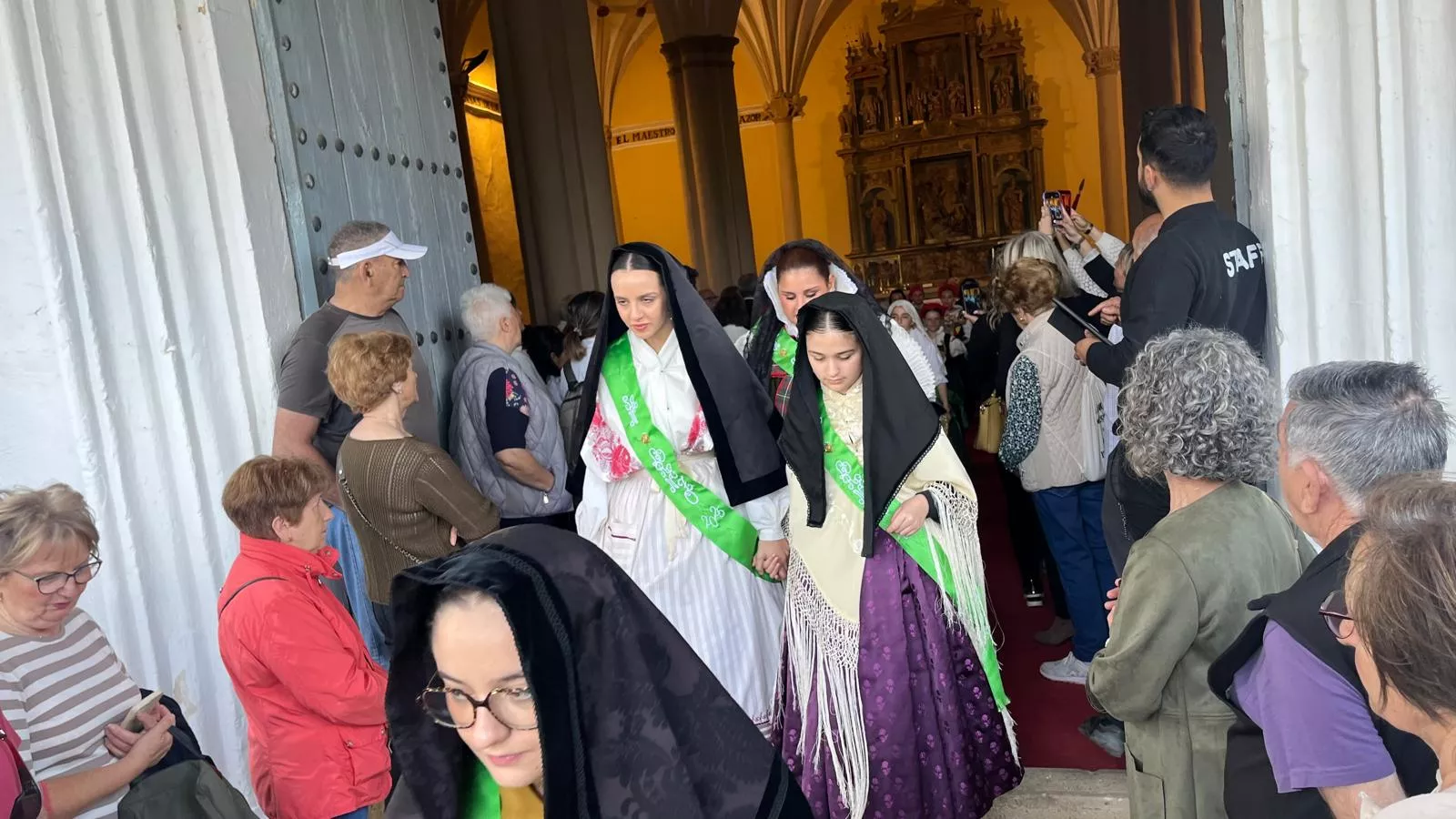 Celebración de la misa en la ermita en el Día de San Jorge. Foto Mercedes Manterola