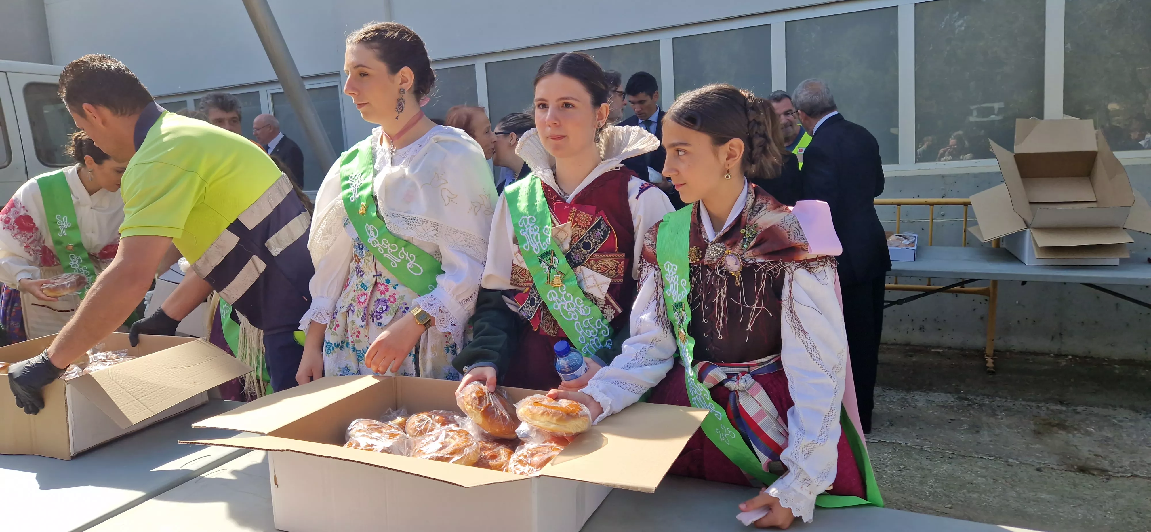 Celebración en Huesca del Día de San Jorge en el cerro. Foto Myriam Martínez