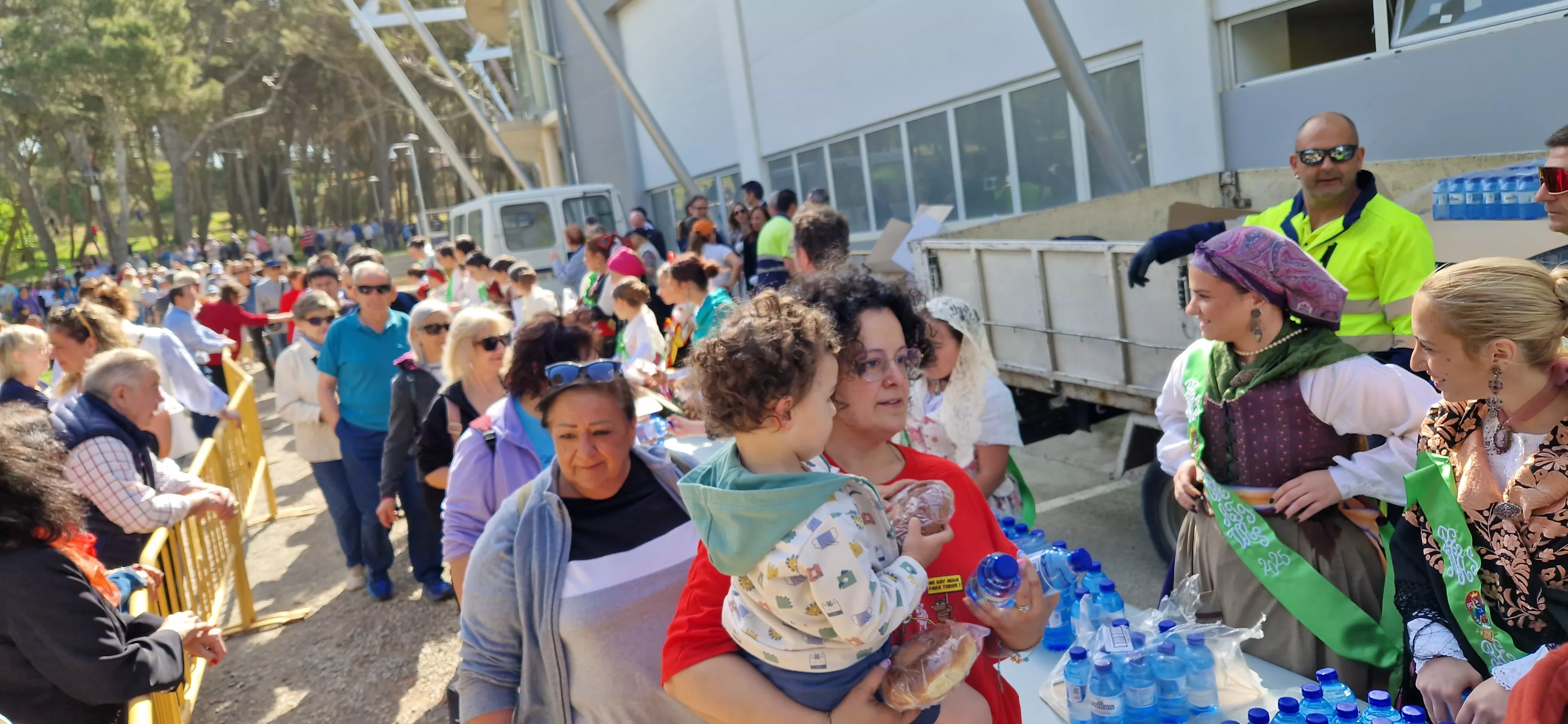 Celebración en Huesca del Día de San Jorge en el cerro. Foto Myriam Martínez