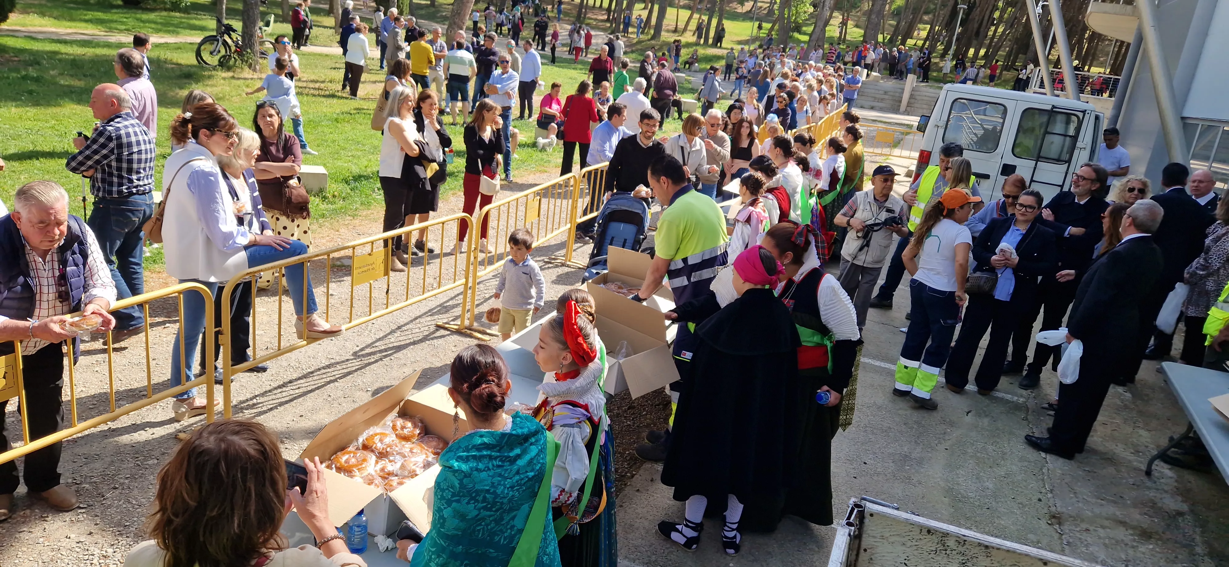 Celebración en Huesca del Día de San Jorge en el cerro. Foto Myriam Martínez