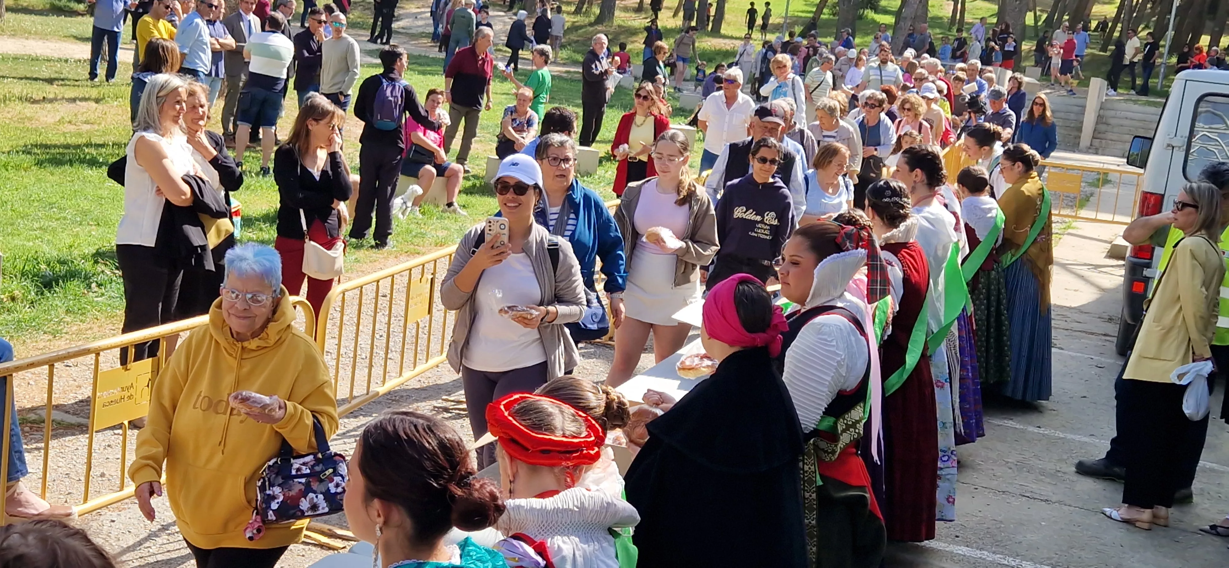 Celebración en Huesca del Día de San Jorge en el cerro. Foto Myriam Martínez