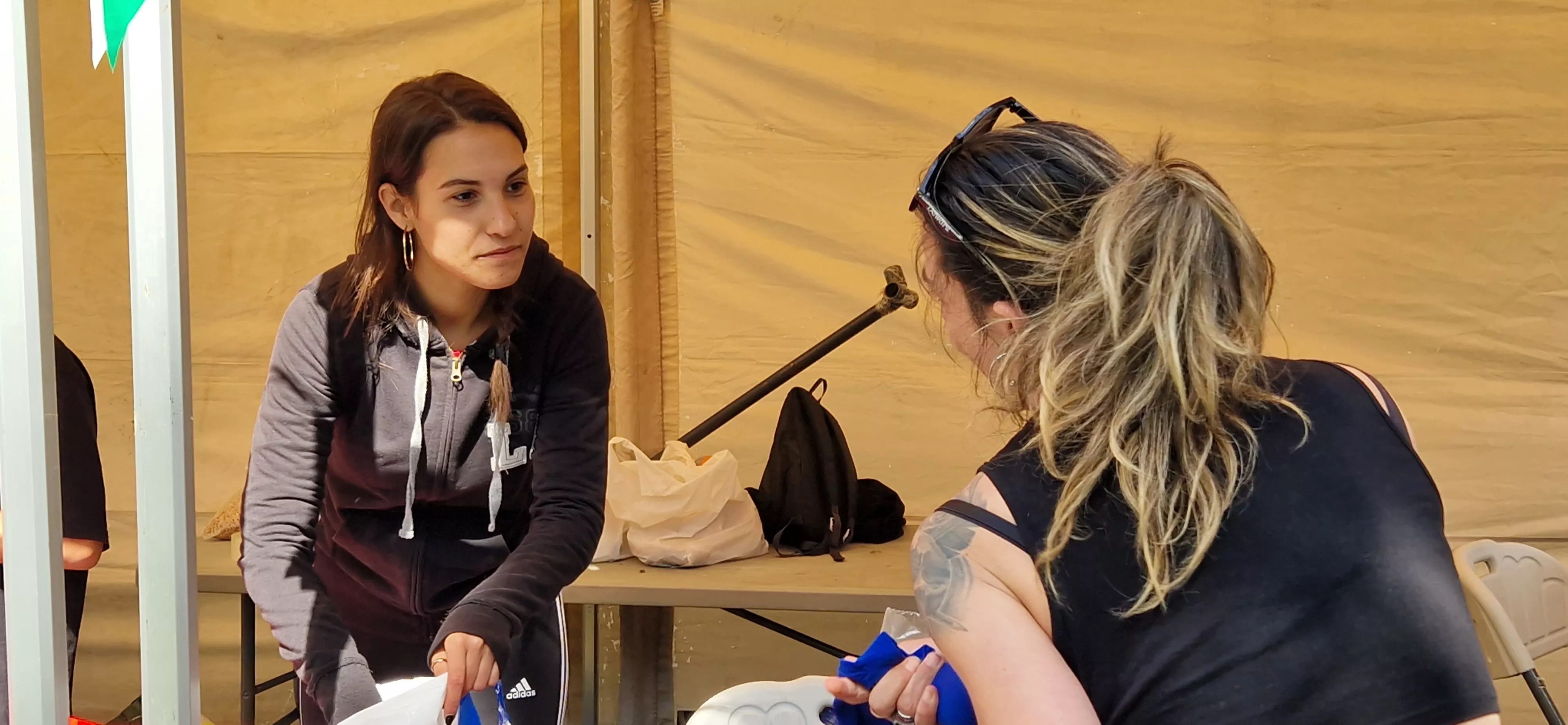 Celebración en Huesca del Día de San Jorge en el cerro. Foto Myriam Martínez