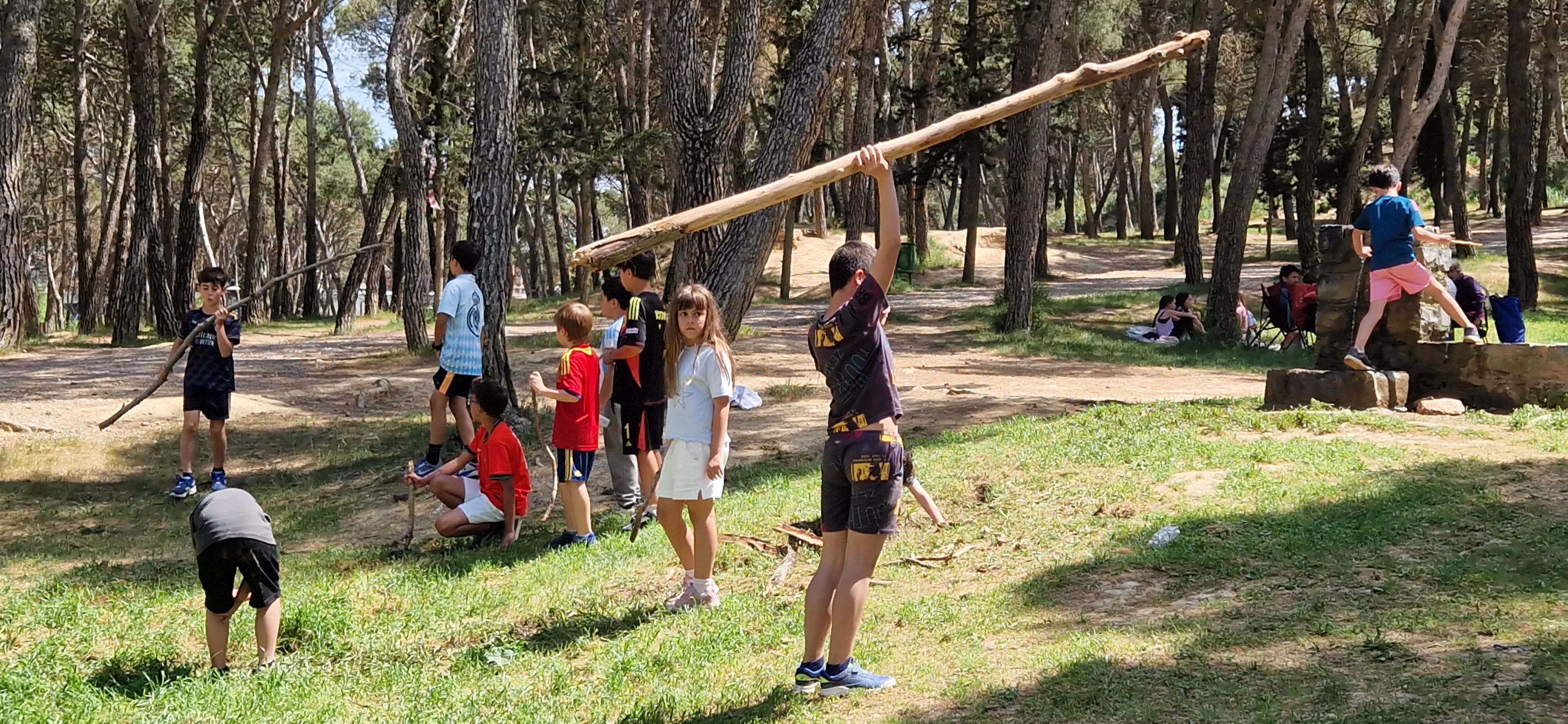 Celebración en Huesca del Día de San Jorge en el cerro. Foto Myriam Martínez