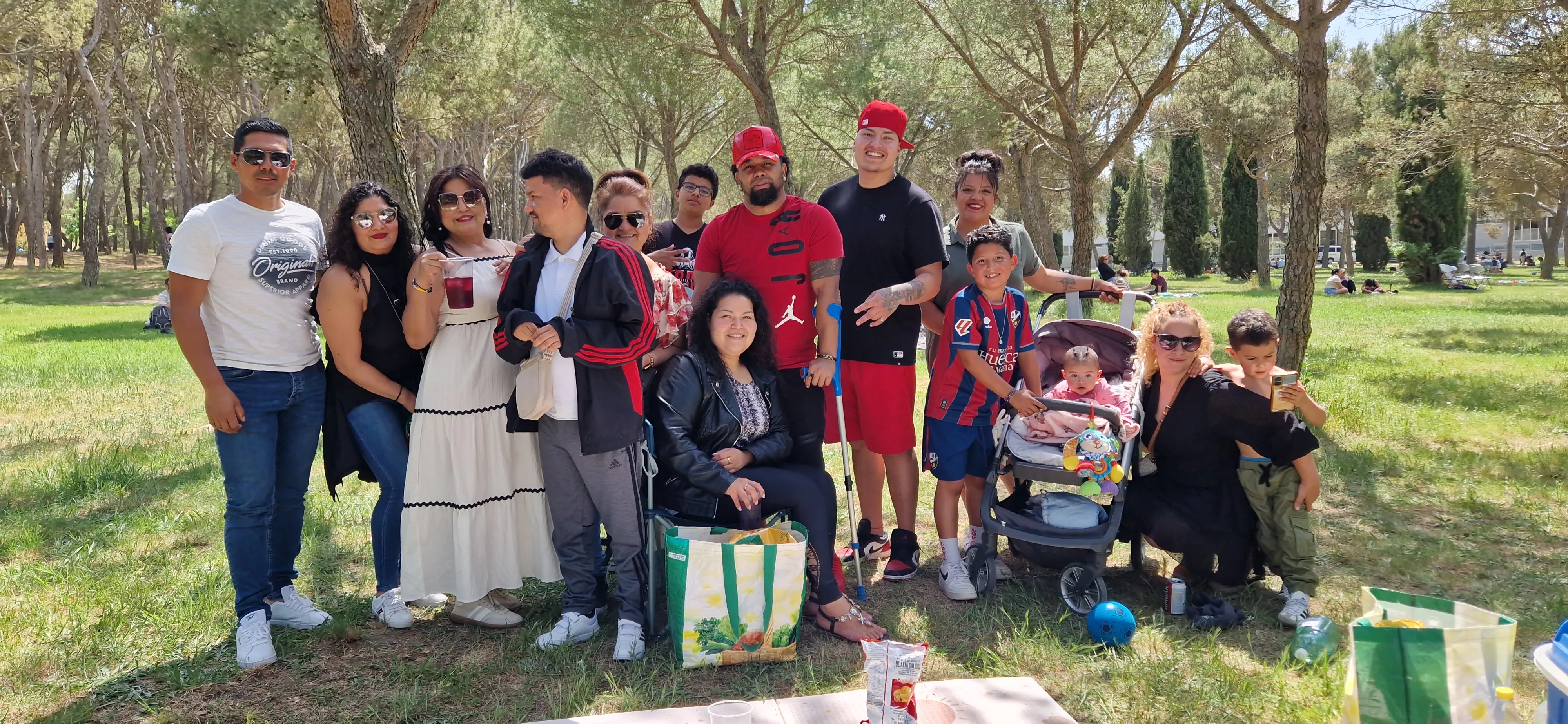 Celebración en Huesca del Día de San Jorge en el cerro. Foto Myriam Martínez