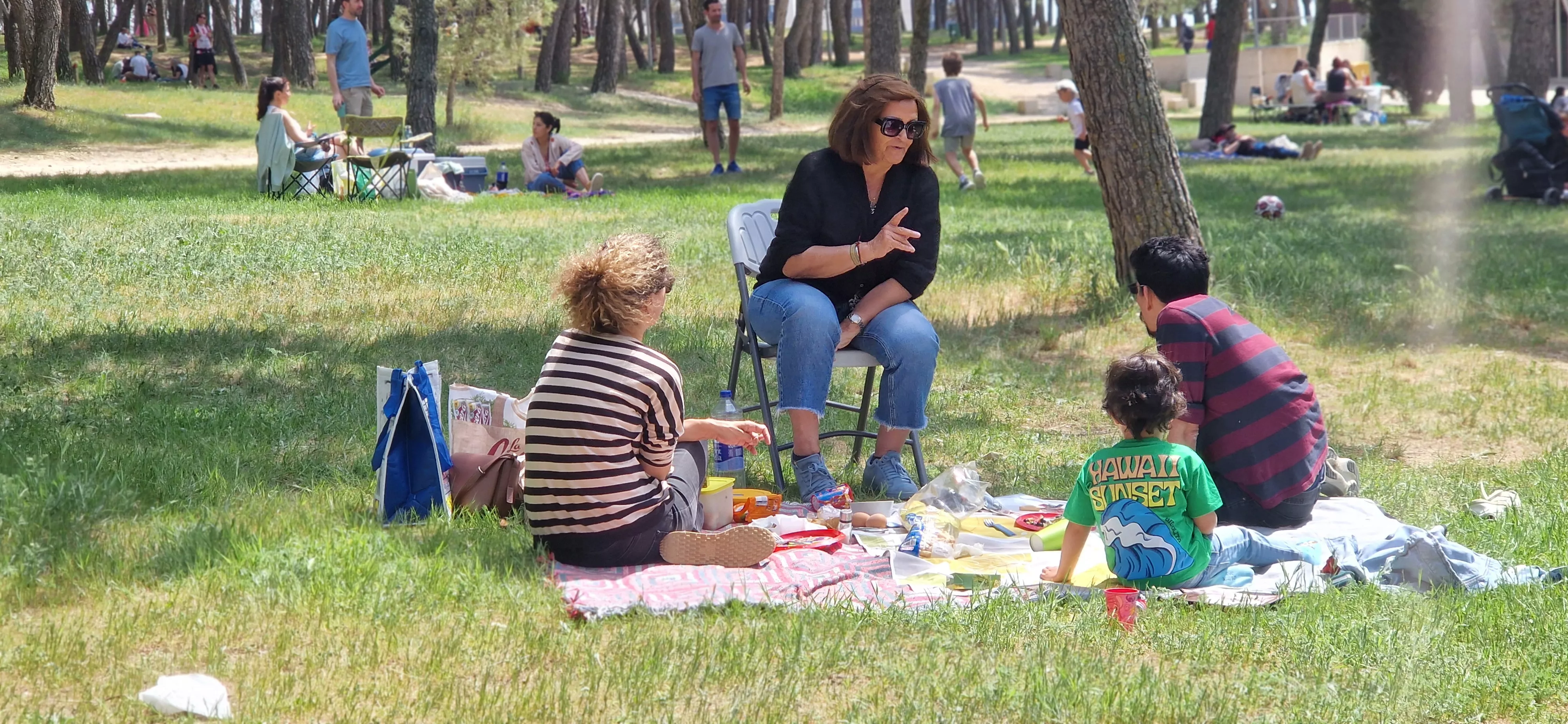 Celebración en Huesca del Día de San Jorge en el cerro. Foto Myriam Martínez