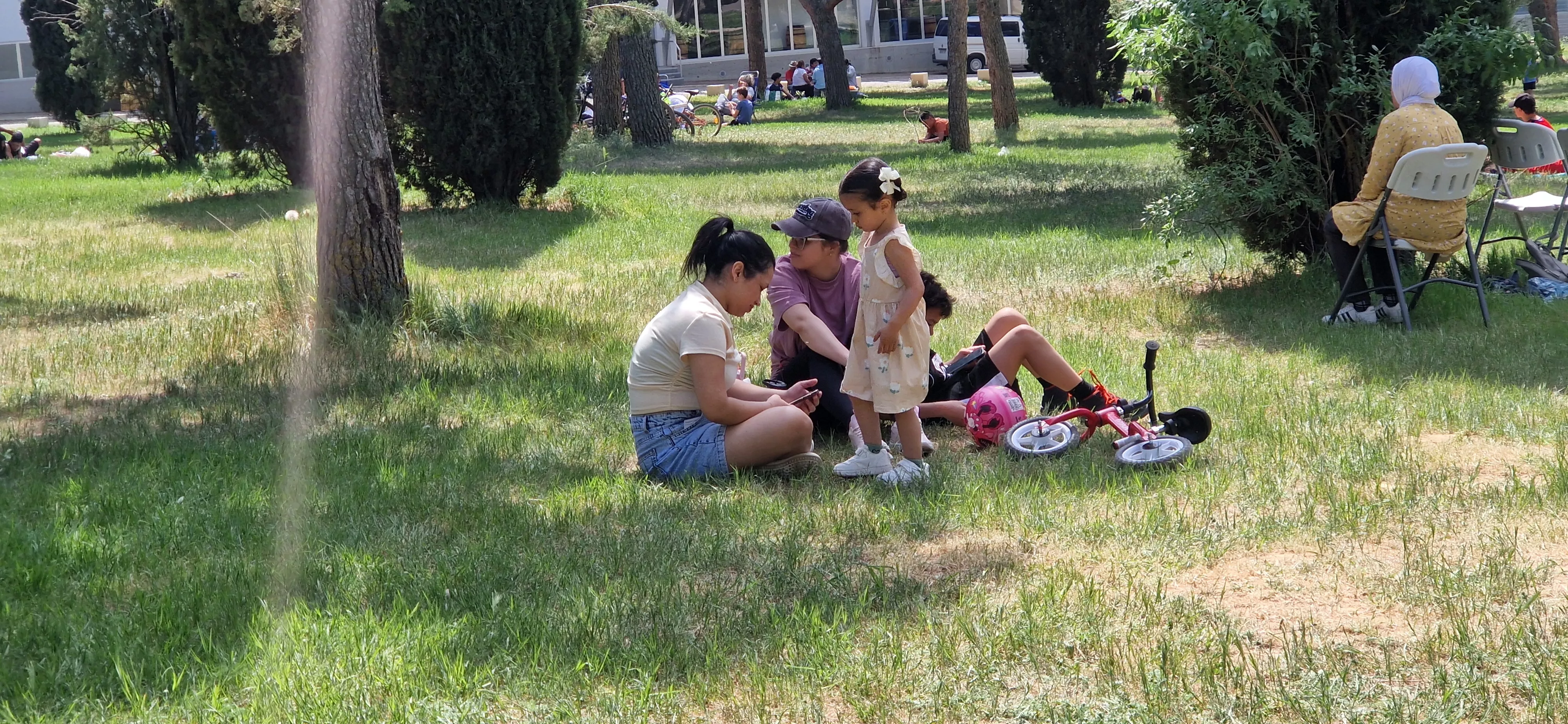 Celebración en Huesca del Día de San Jorge en el cerro. Foto Myriam Martínez