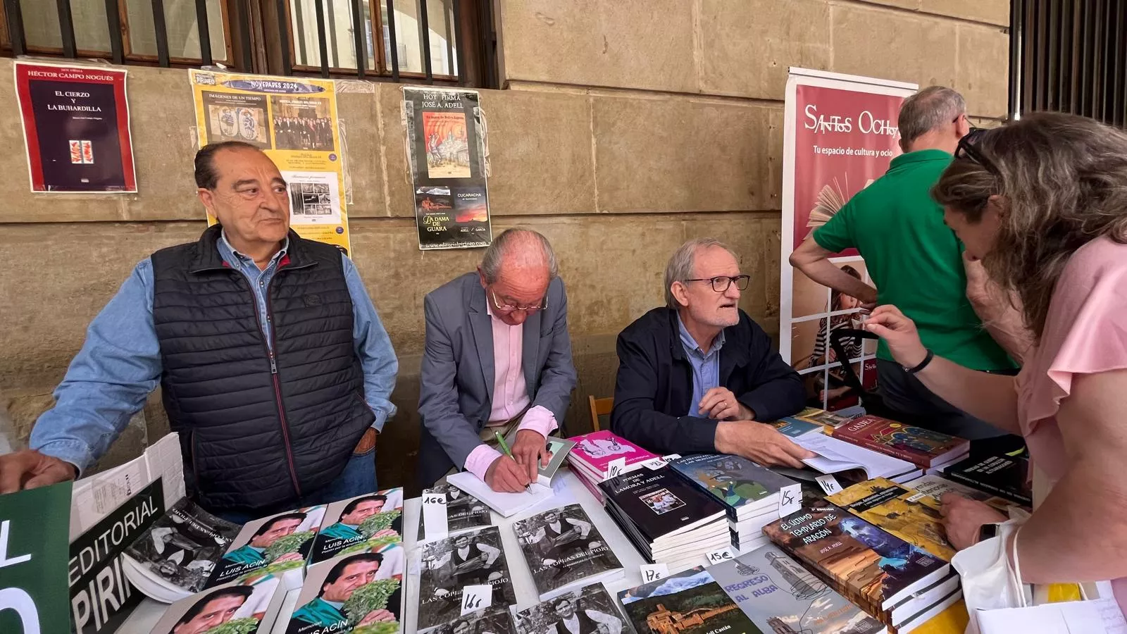 Celebración del Día del Libro en los Porches de Galicia de Huesca. Foto Mercedes Manterola