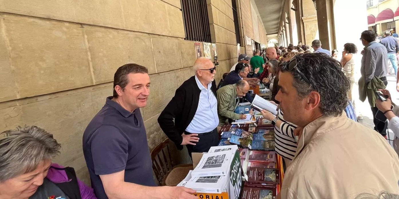 Celebración del Día del Libro en los Porches de Galicia de Huesca. Foto Mercedes Manterola