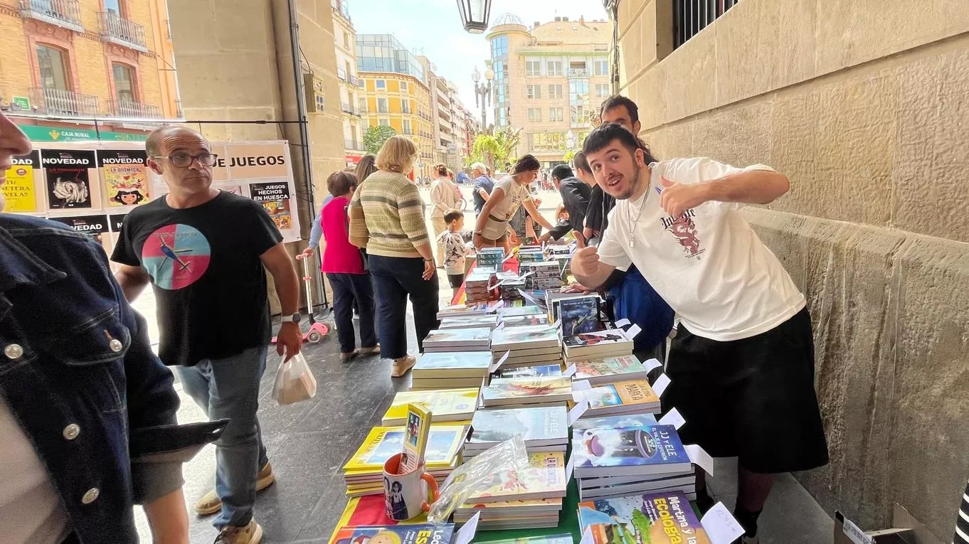 Celebración del Día del Libro en los Porches de Galicia de Huesca. Foto Mercedes Manterola