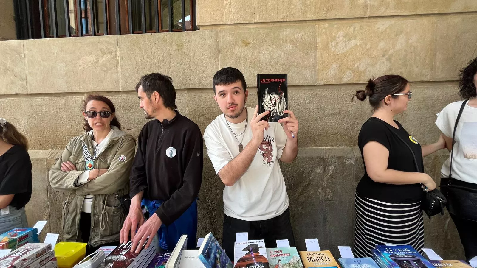 Celebración del Día del Libro en los Porches de Galicia de Huesca. Foto Mercedes Manterola