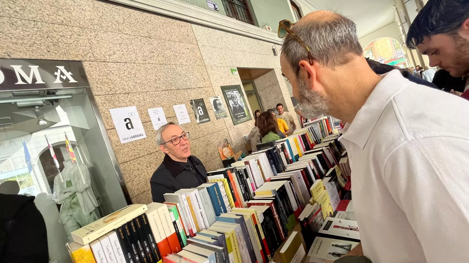 Celebración del Día del Libro en los Porches de Galicia de Huesca. Foto Mercedes Manterola