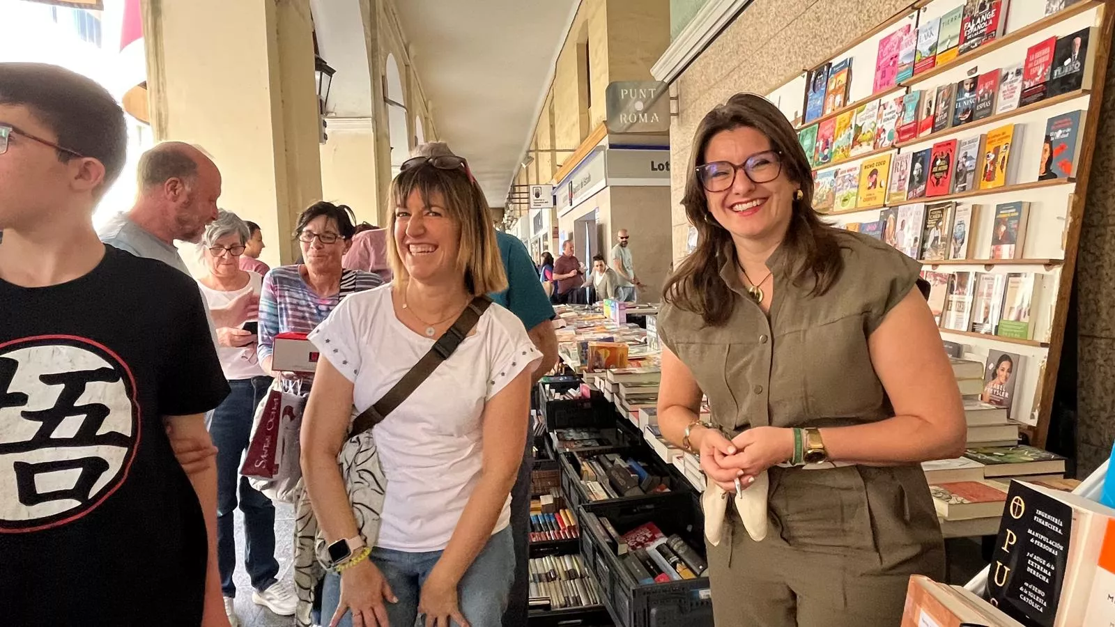 Celebración del Día del Libro en los Porches de Galicia de Huesca. Foto Mercedes Manterola