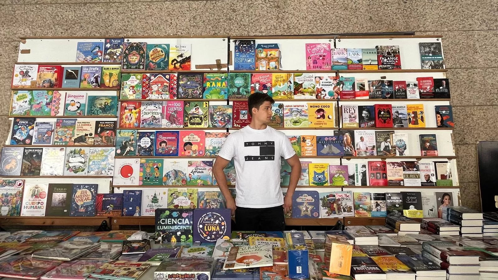 Celebración del Día del Libro en los Porches de Galicia de Huesca. Foto Mercedes Manterola