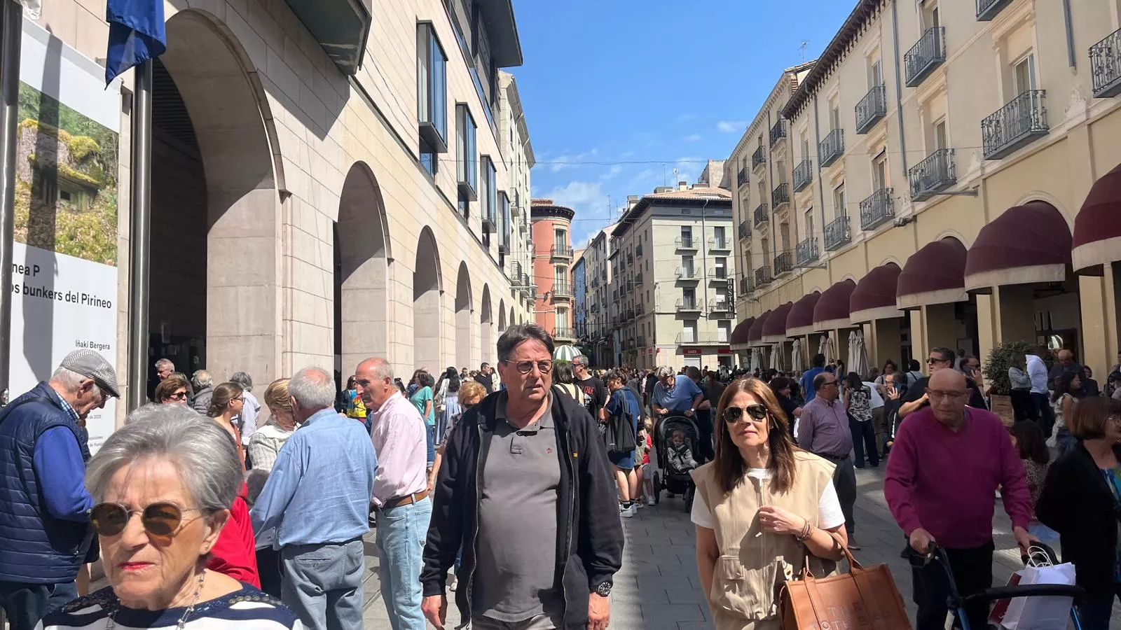 Celebración del Día del Libro en los Porches de Galicia de Huesca. Foto Mercedes Manterola