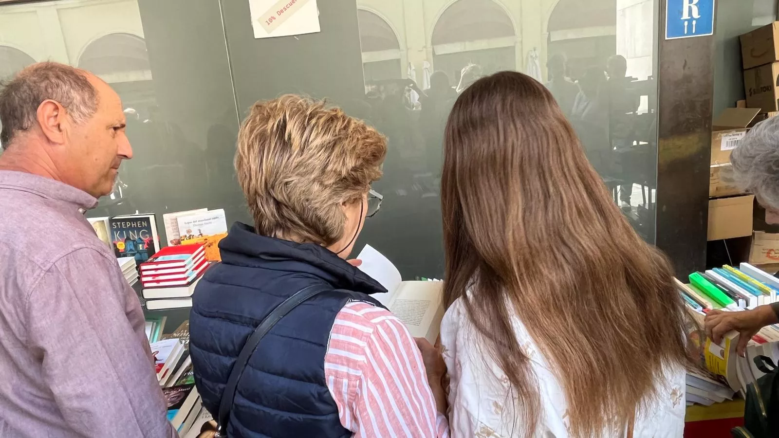 Celebración del Día del Libro en los Porches de Galicia de Huesca. Foto Mercedes Manterola
