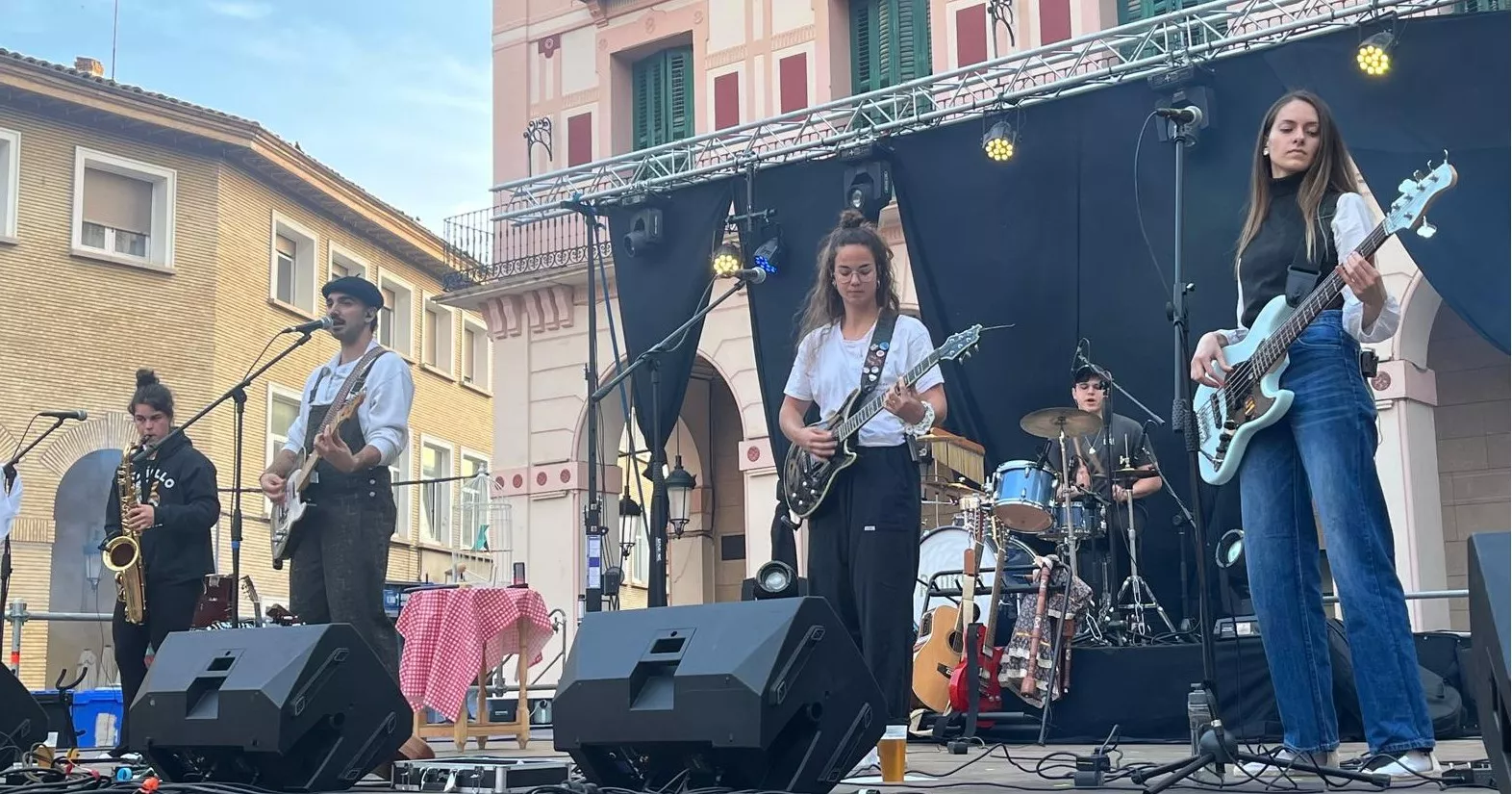 Actuación de Radices en San Jorge dentro del programa  “Luenga de Fumo”. Foto Mercedes Manterola