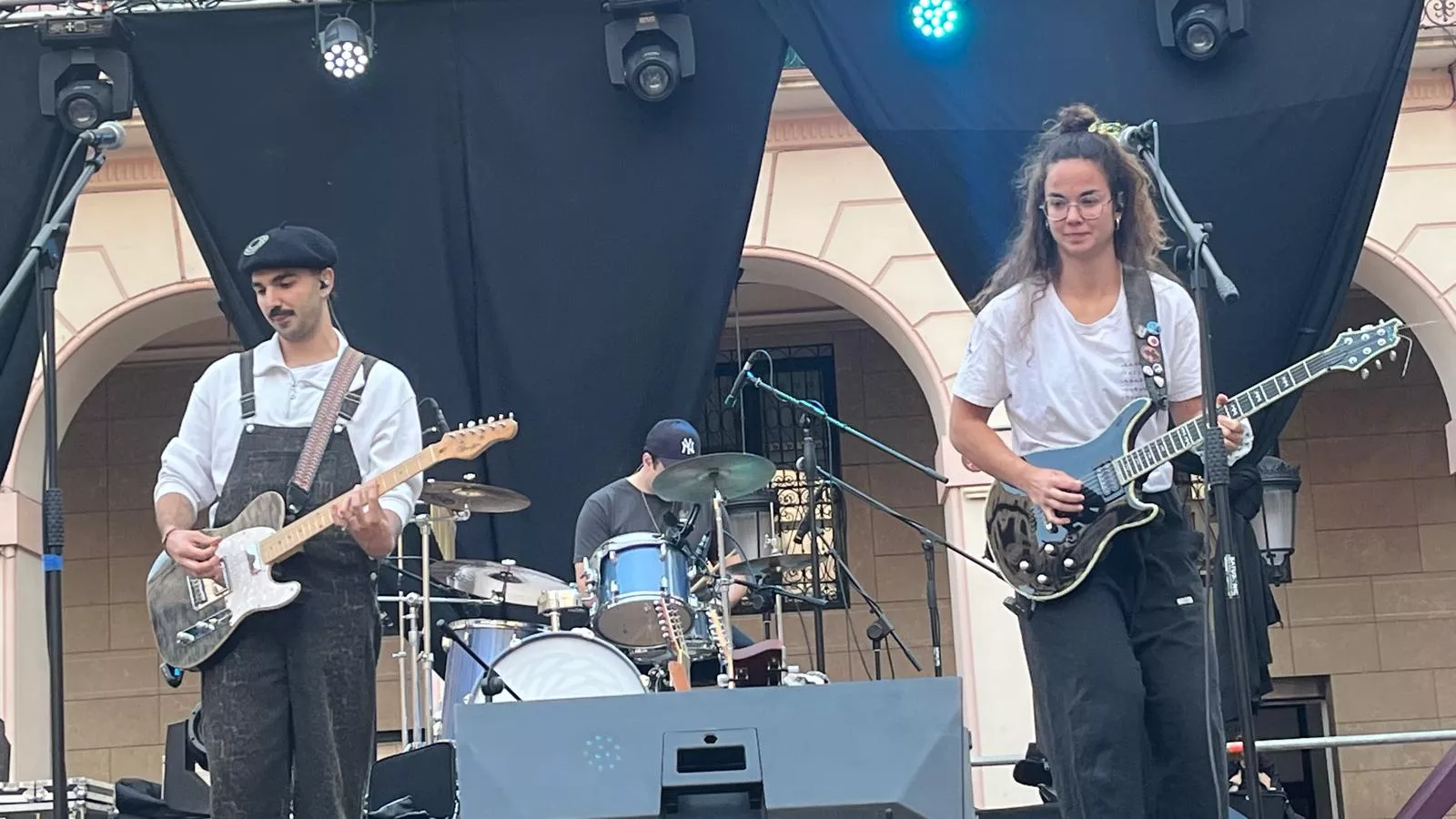 Actuación de Radices en San Jorge dentro del programa  “Luenga de Fumo”. Foto Mercedes Manterola