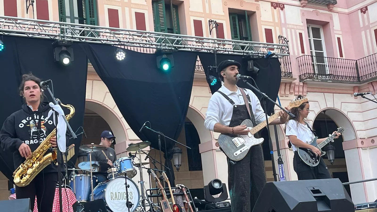 Actuación de Radices en San Jorge dentro del programa  “Luenga de Fumo”. Foto Mercedes Manterola
