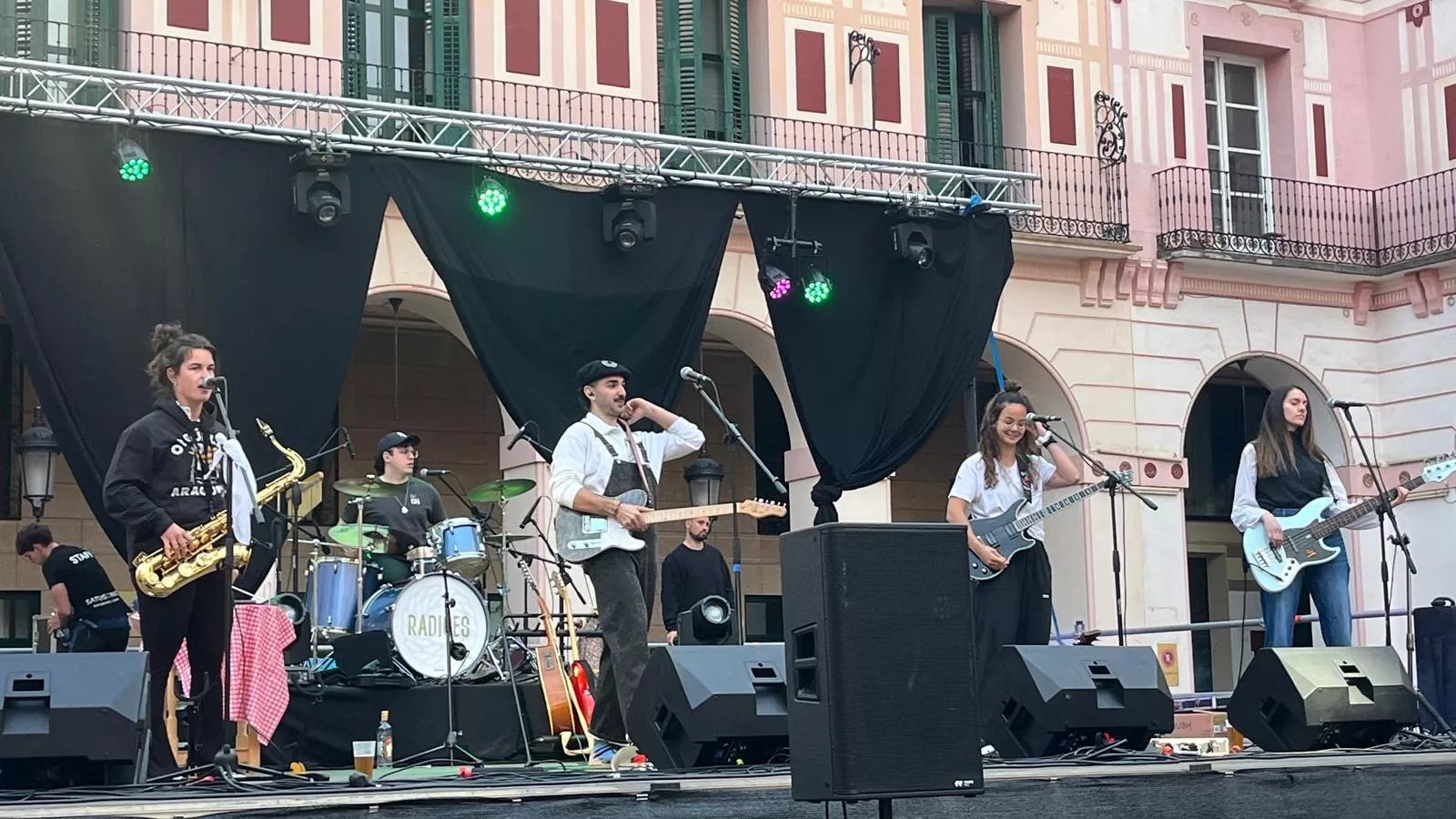 Actuación de Radices en San Jorge dentro del programa  “Luenga de Fumo”. Foto Mercedes Manterola