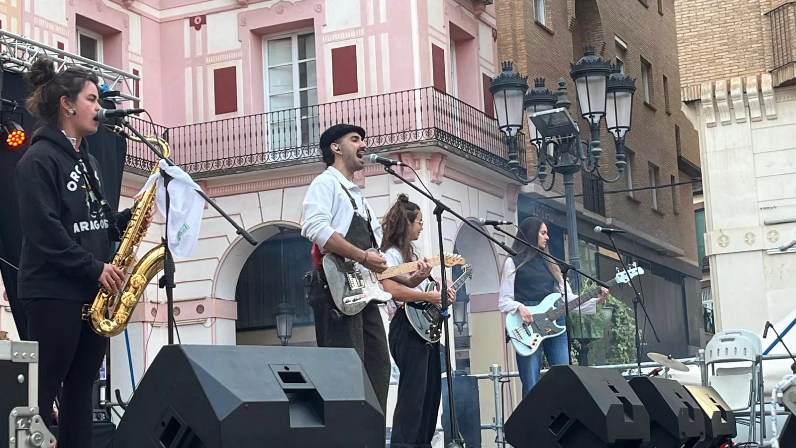 Radices e Ixeya abren el ciclo Luenga de Fumo en Huesca.