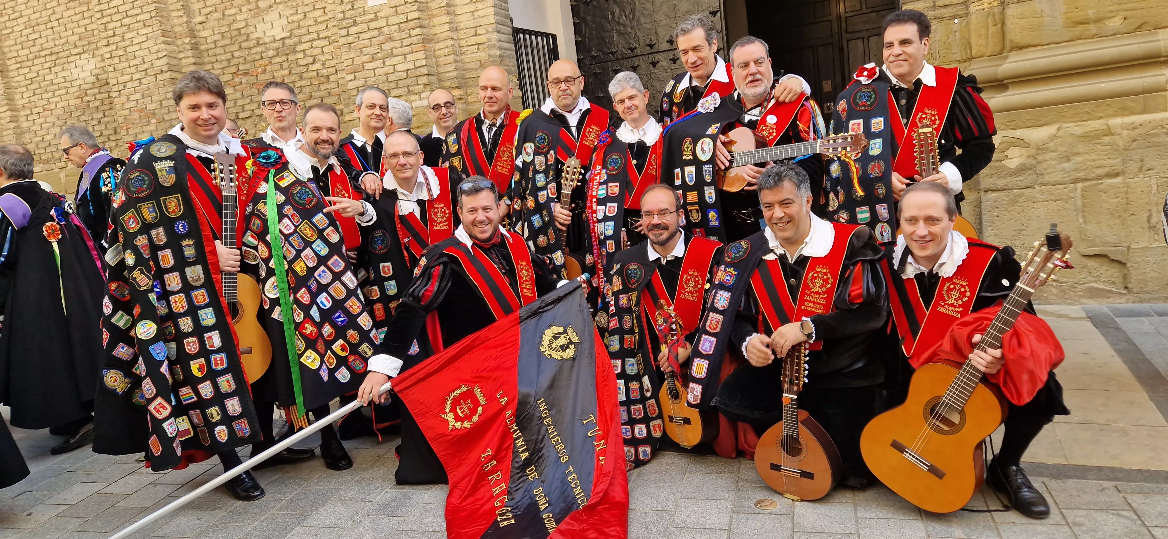 Pasacalles de los tunos. Foto Myriam Martínez