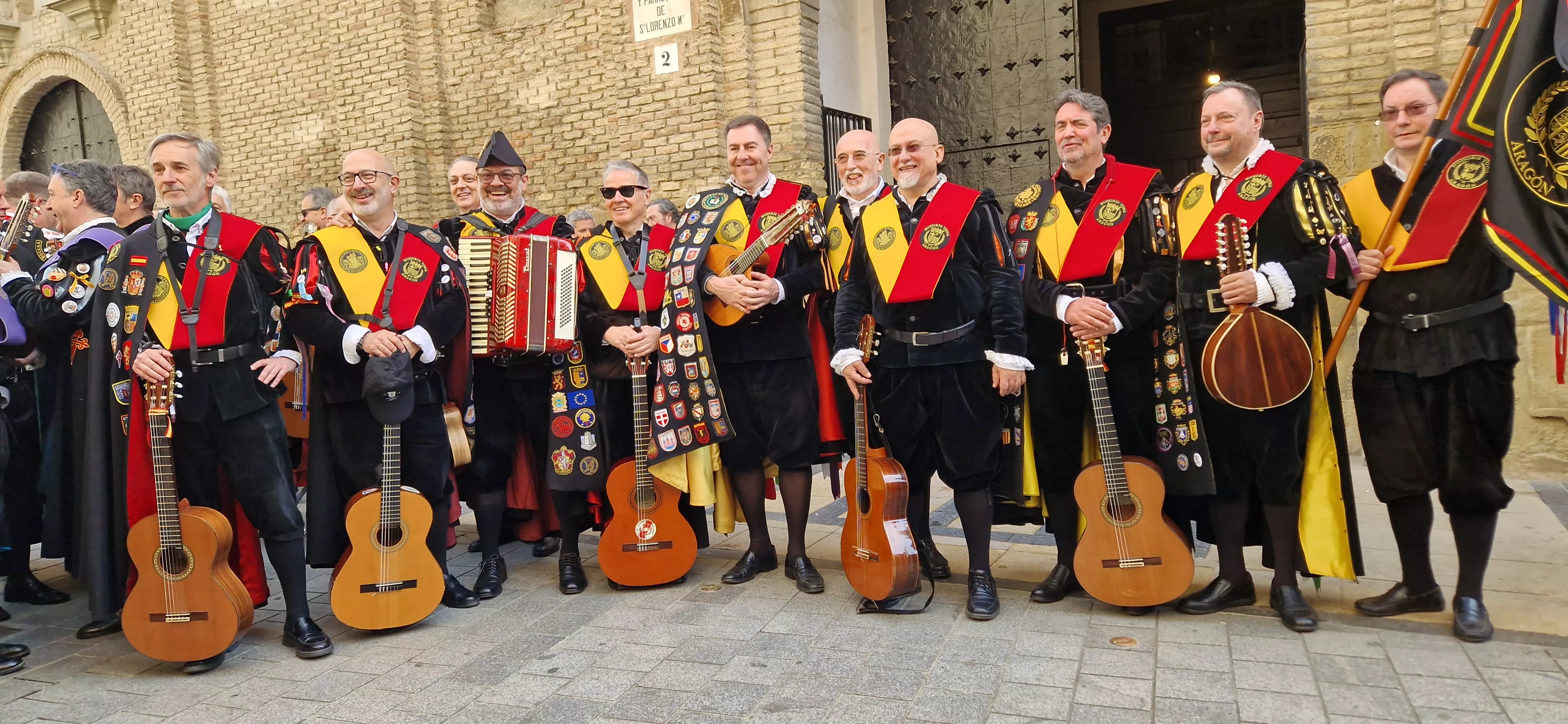 Pasacalles de los tunos. Foto Myriam Martínez
