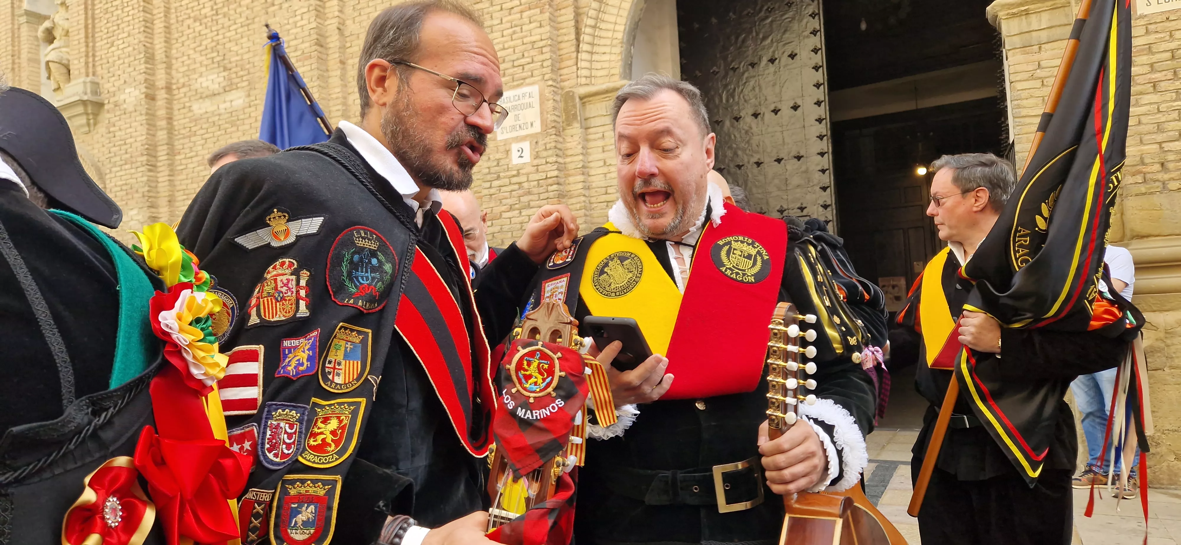 Pasacalles de los tunos. Foto Myriam Martínez